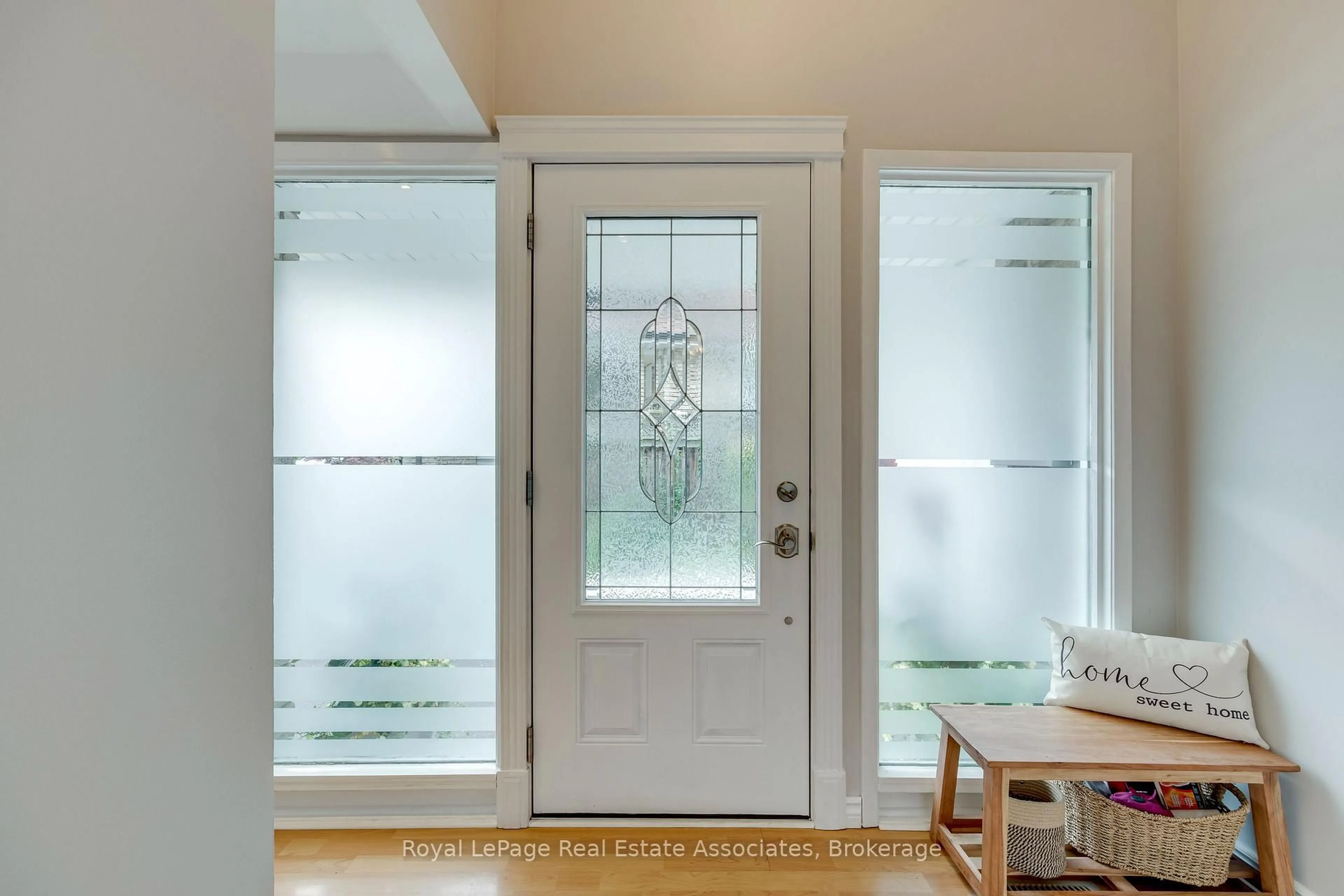 Indoor entryway for 2929 Arvida Circ, Mississauga Ontario L5N 1R4