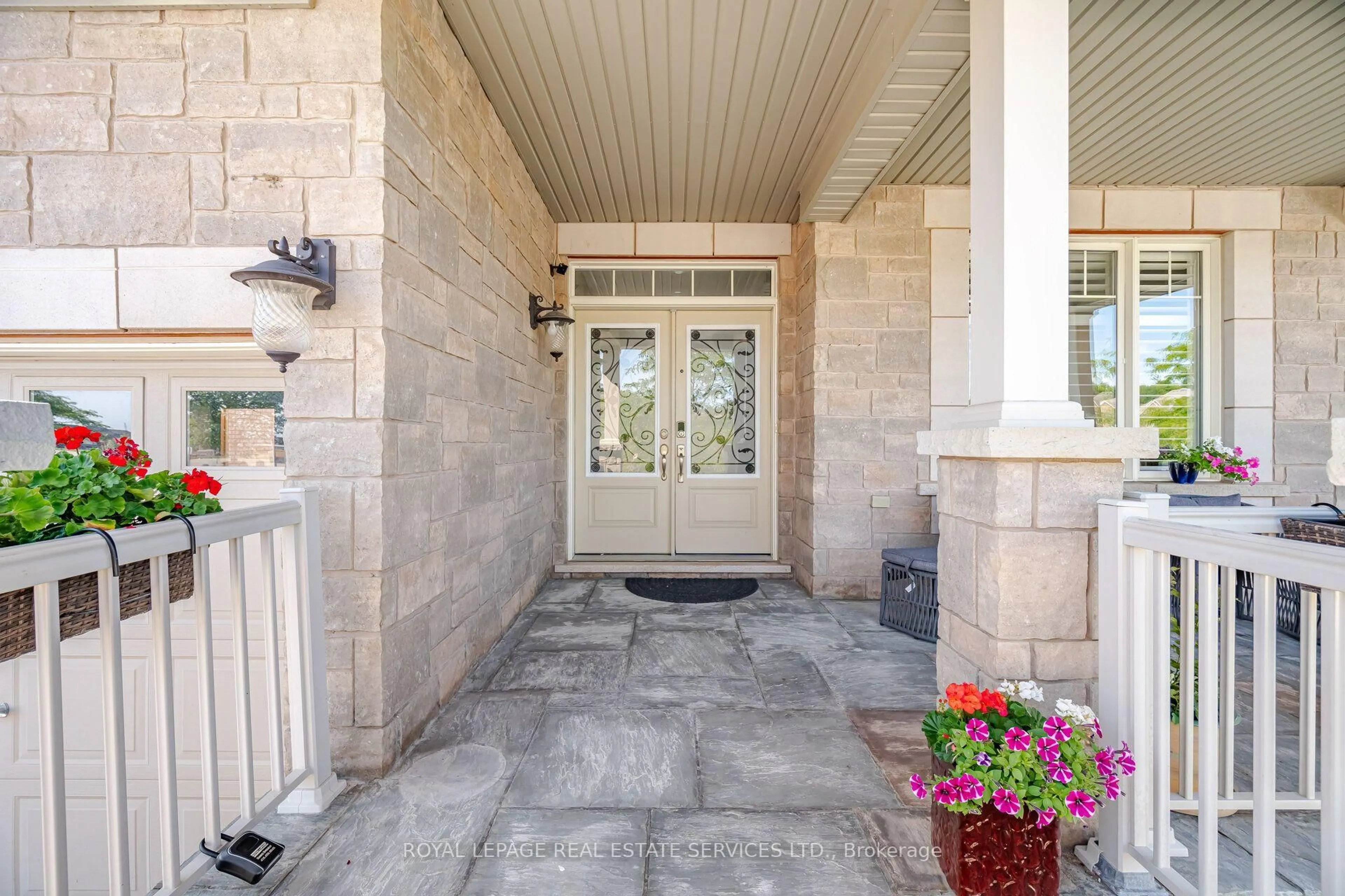 Indoor entryway for 8 Wardsville Dr, Brampton Ontario L6Y 0T7