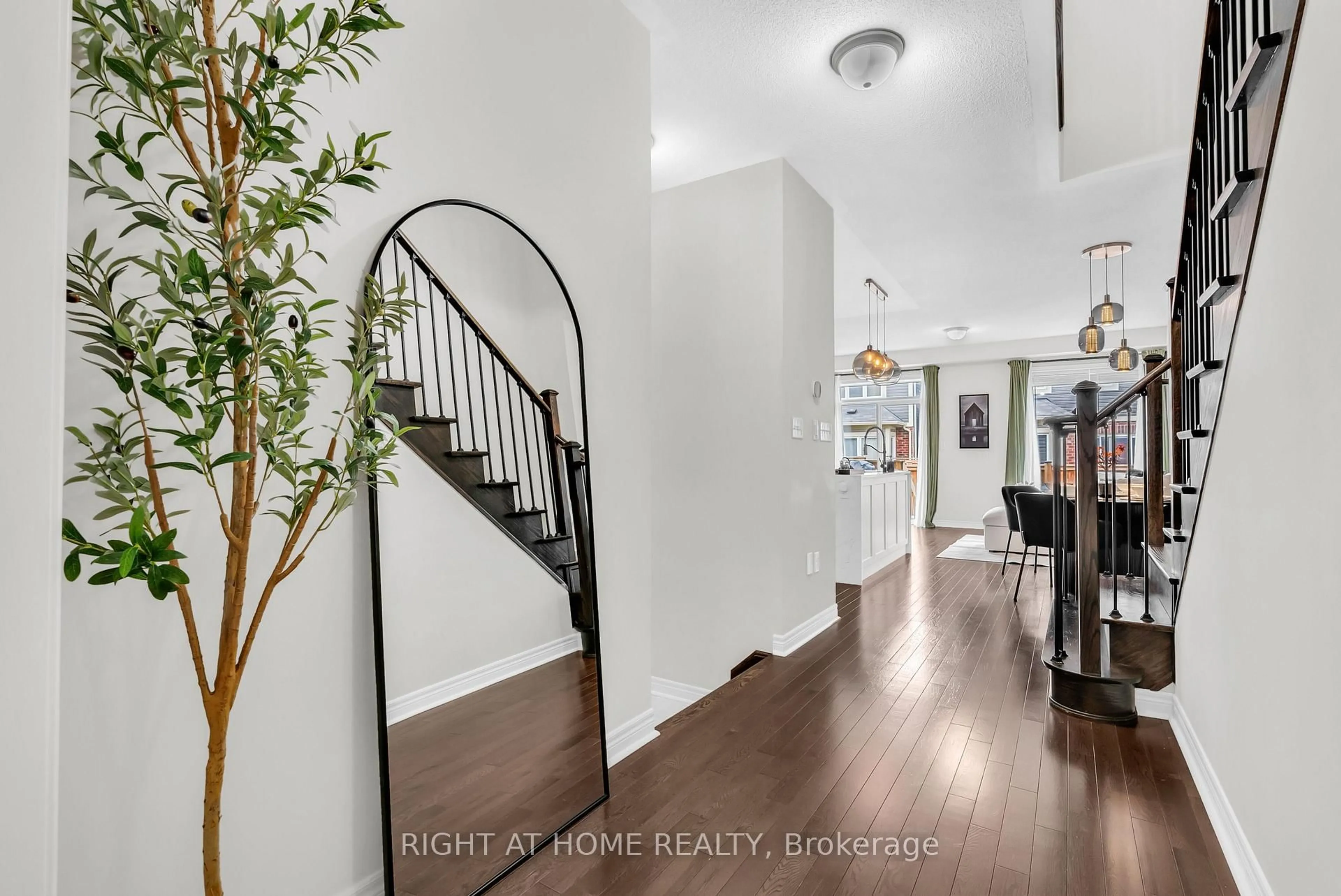 Indoor entryway for 36 Matterhorn Rd, Brampton Ontario L7A 0E7