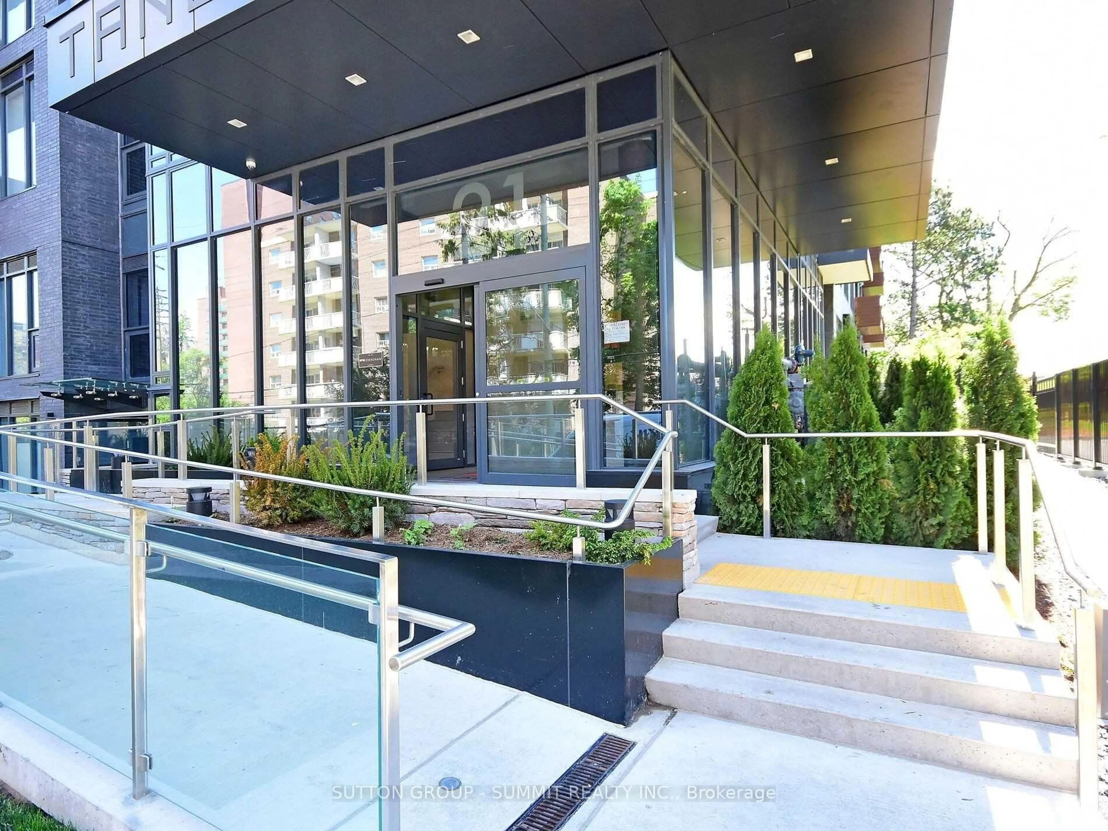 Indoor foyer for 21 PARK St #1606, Mississauga Ontario L5G 1L7