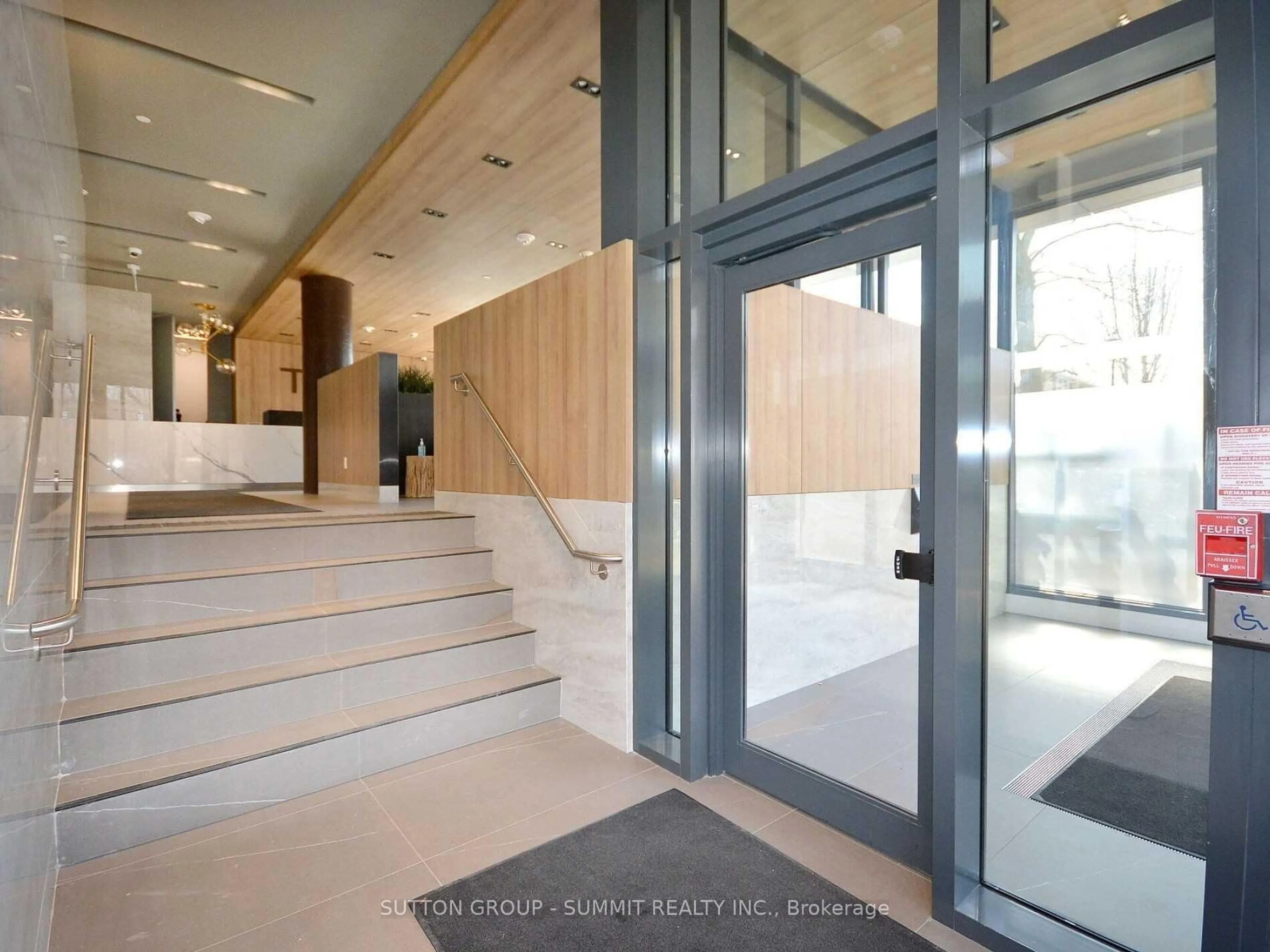 Indoor foyer for 21 PARK St #1606, Mississauga Ontario L5G 1L7