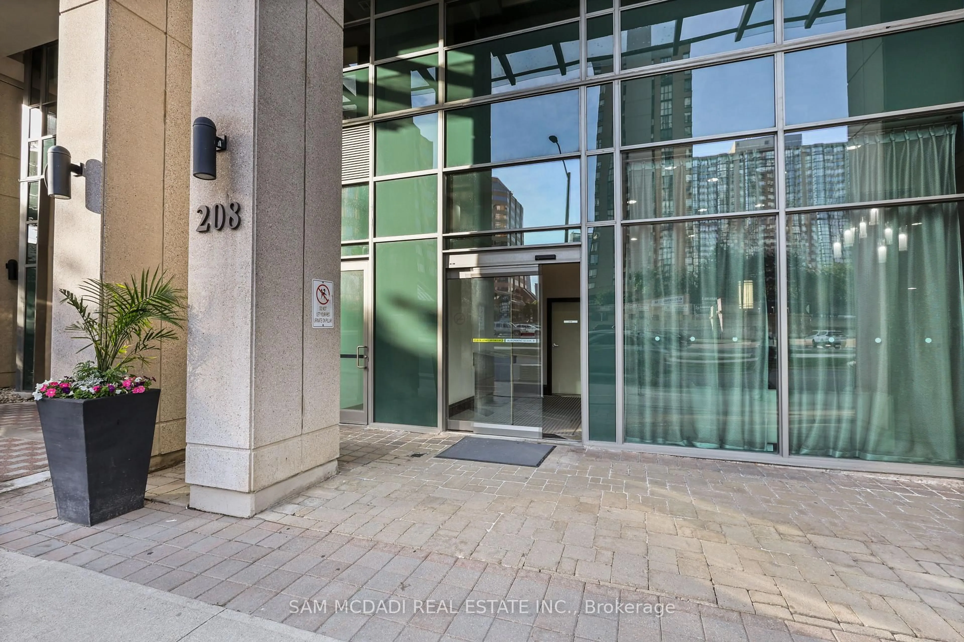 Indoor foyer for 208 Enfield Pl #1103, Mississauga Ontario L5B 0G8
