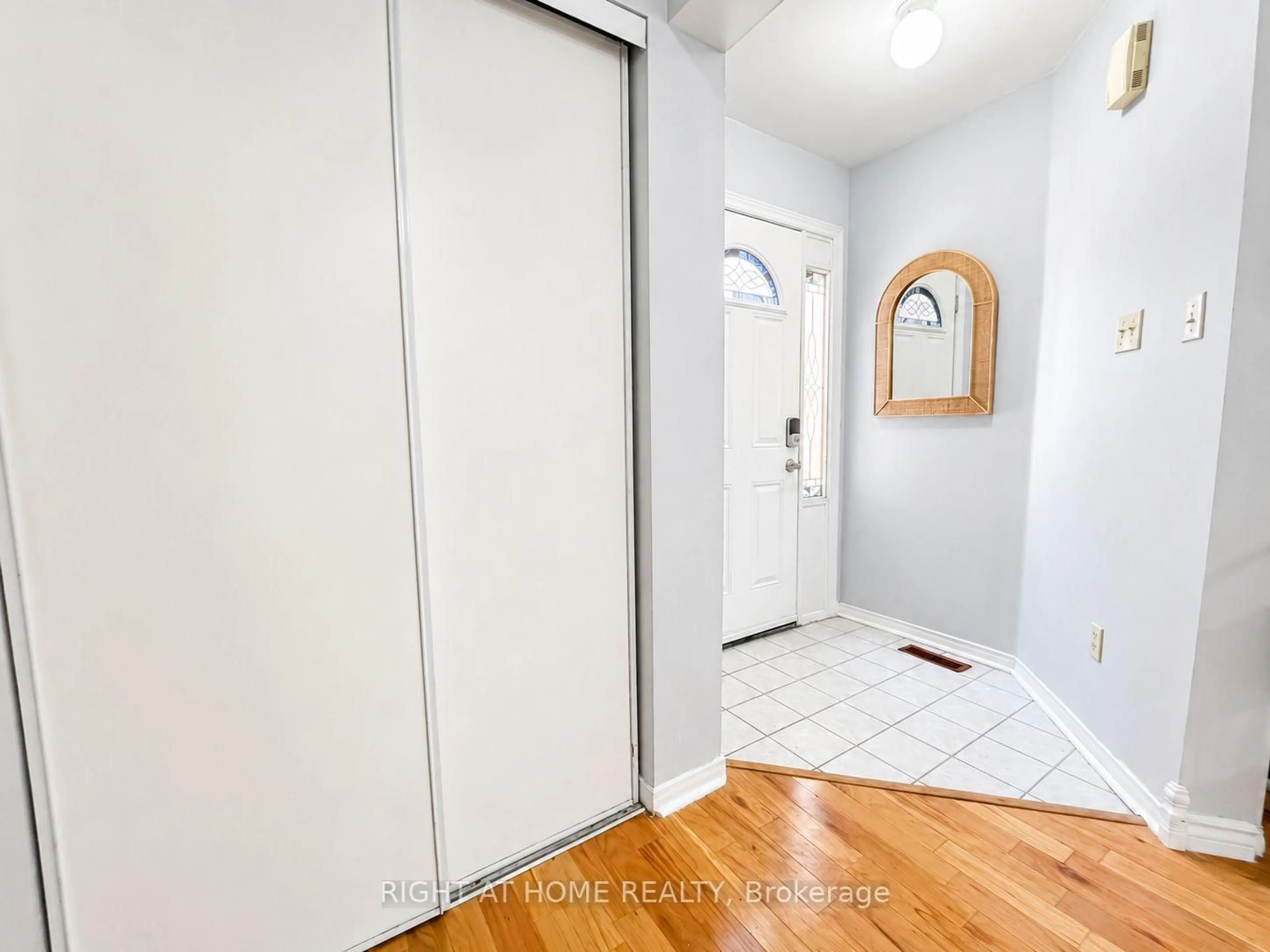 Indoor entryway for 10 Banner Rd, Brampton Ontario L6X 4K6