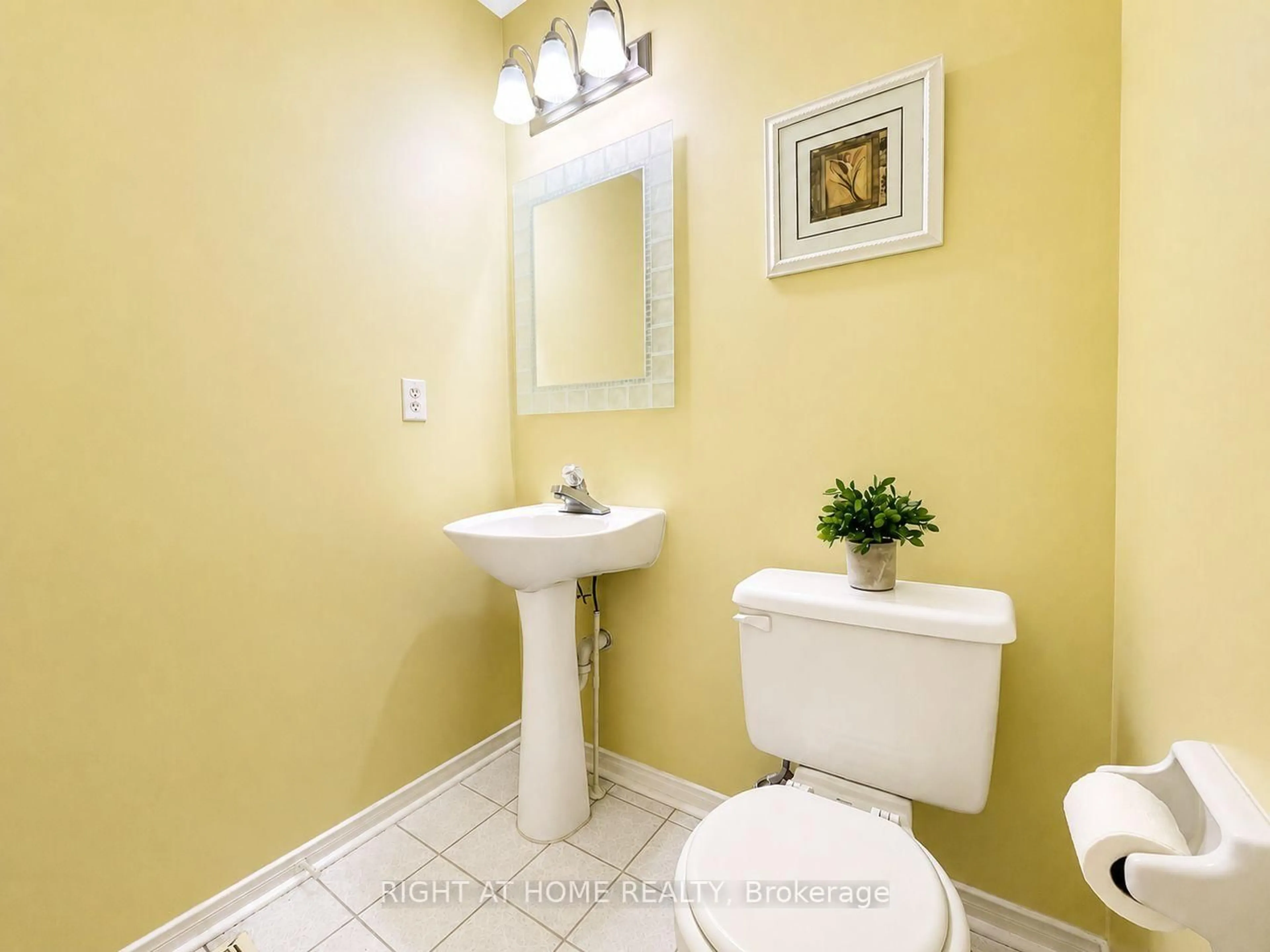 Standard bathroom, ceramic/tile floor for 10 Banner Rd, Brampton Ontario L6X 4K6