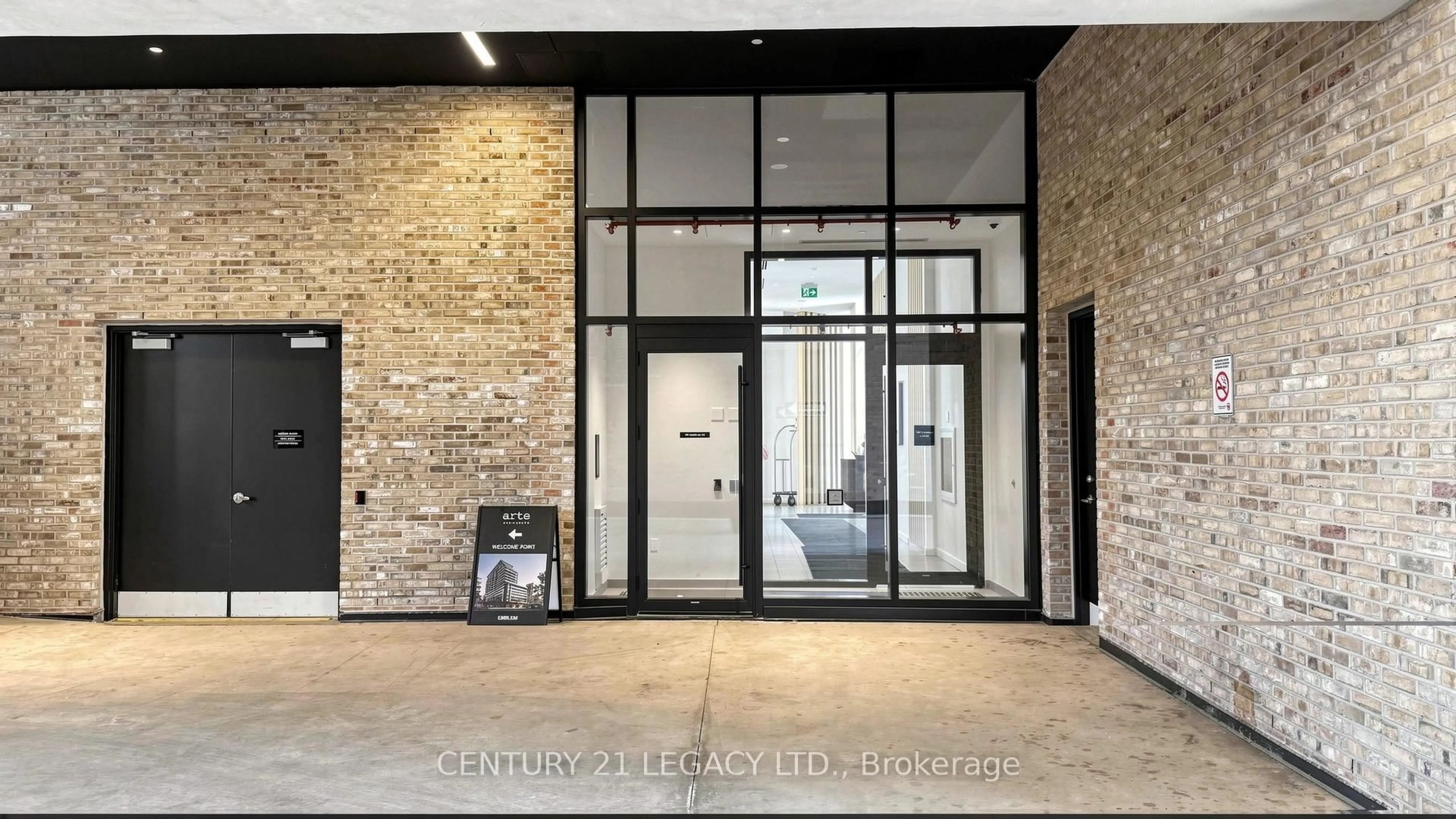 Indoor foyer for 3009 Novar Rd #628, Mississauga Ontario L5B 0P9