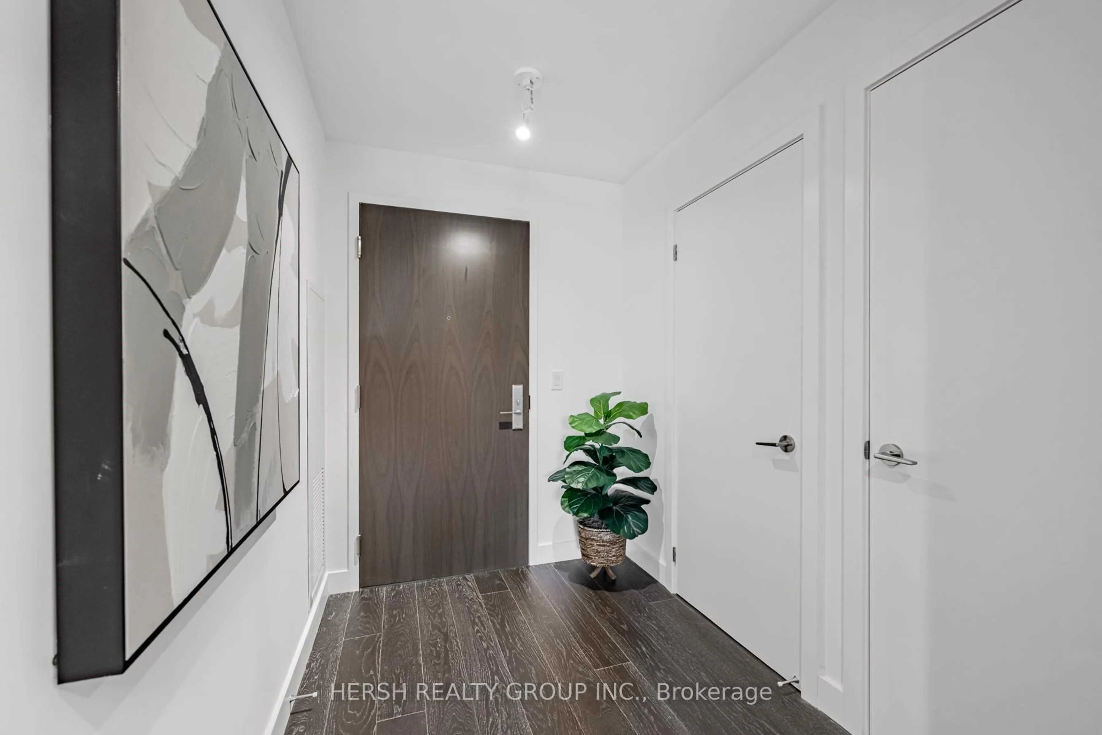 Indoor entryway for 160 Kingsway Cres #310, Toronto Ontario M8X 0B5