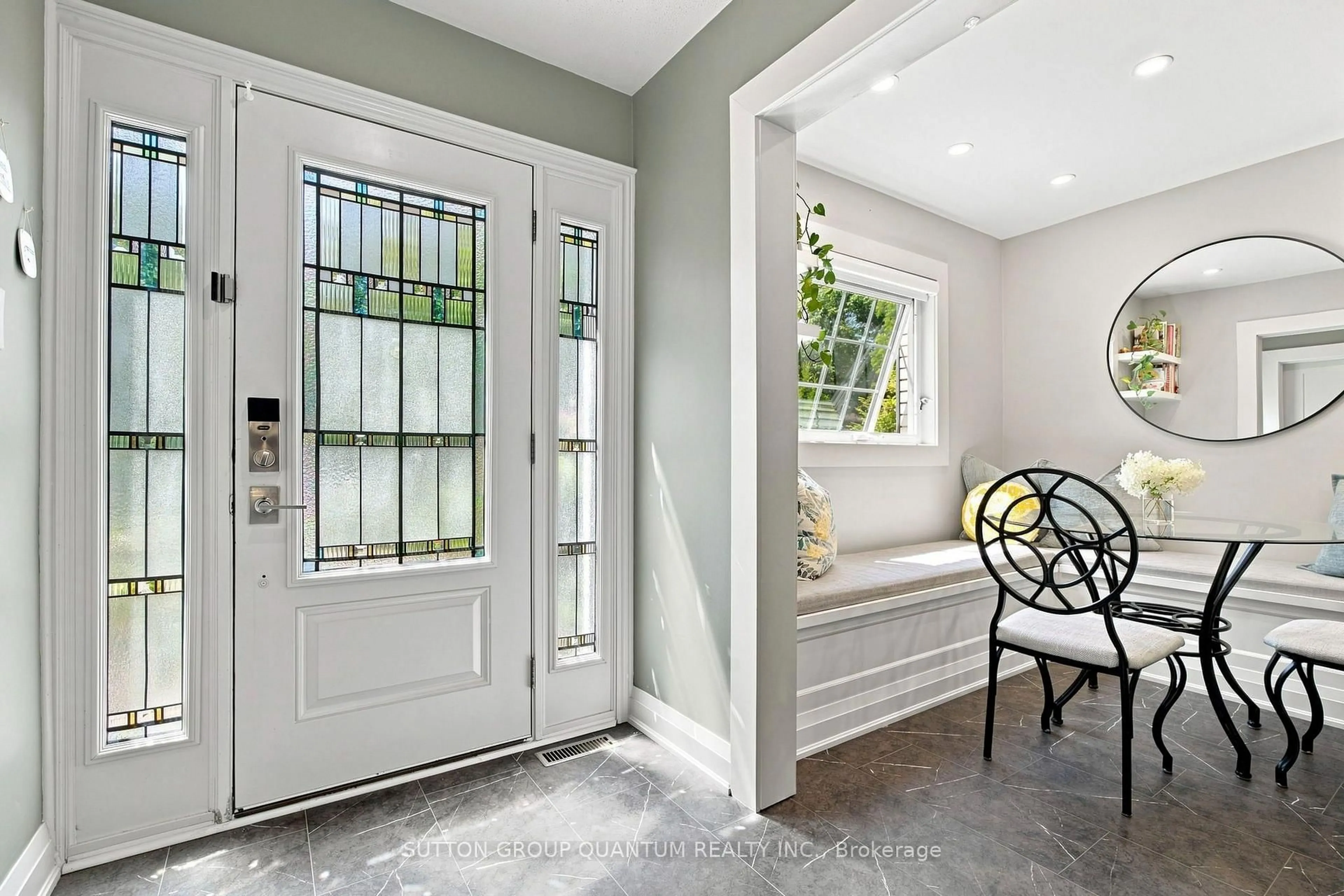 Indoor entryway for 531 Arlington Blvd #531, Burlington Ontario L7N 2S5