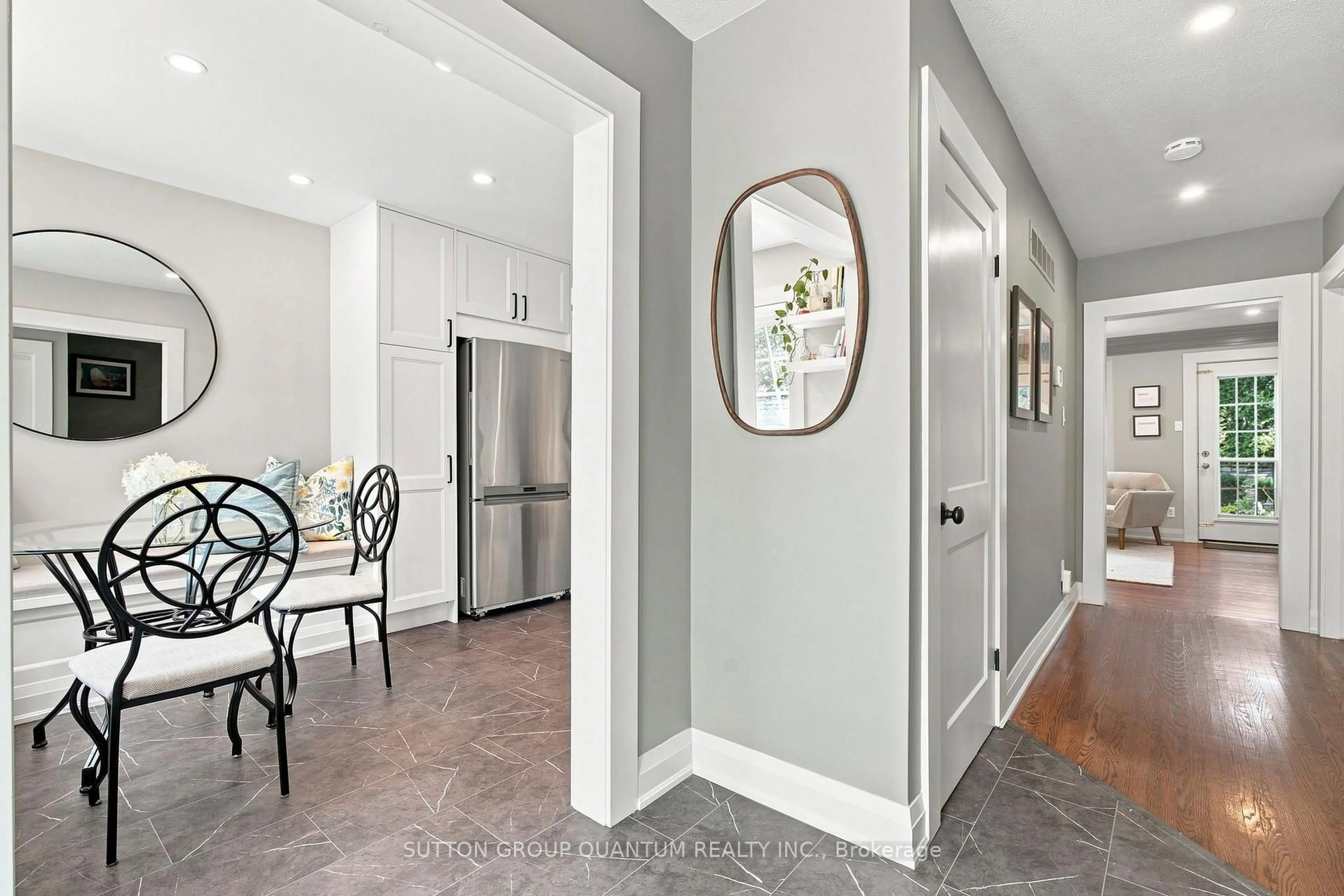 Indoor entryway for 531 Arlington Blvd #531, Burlington Ontario L7N 2S5