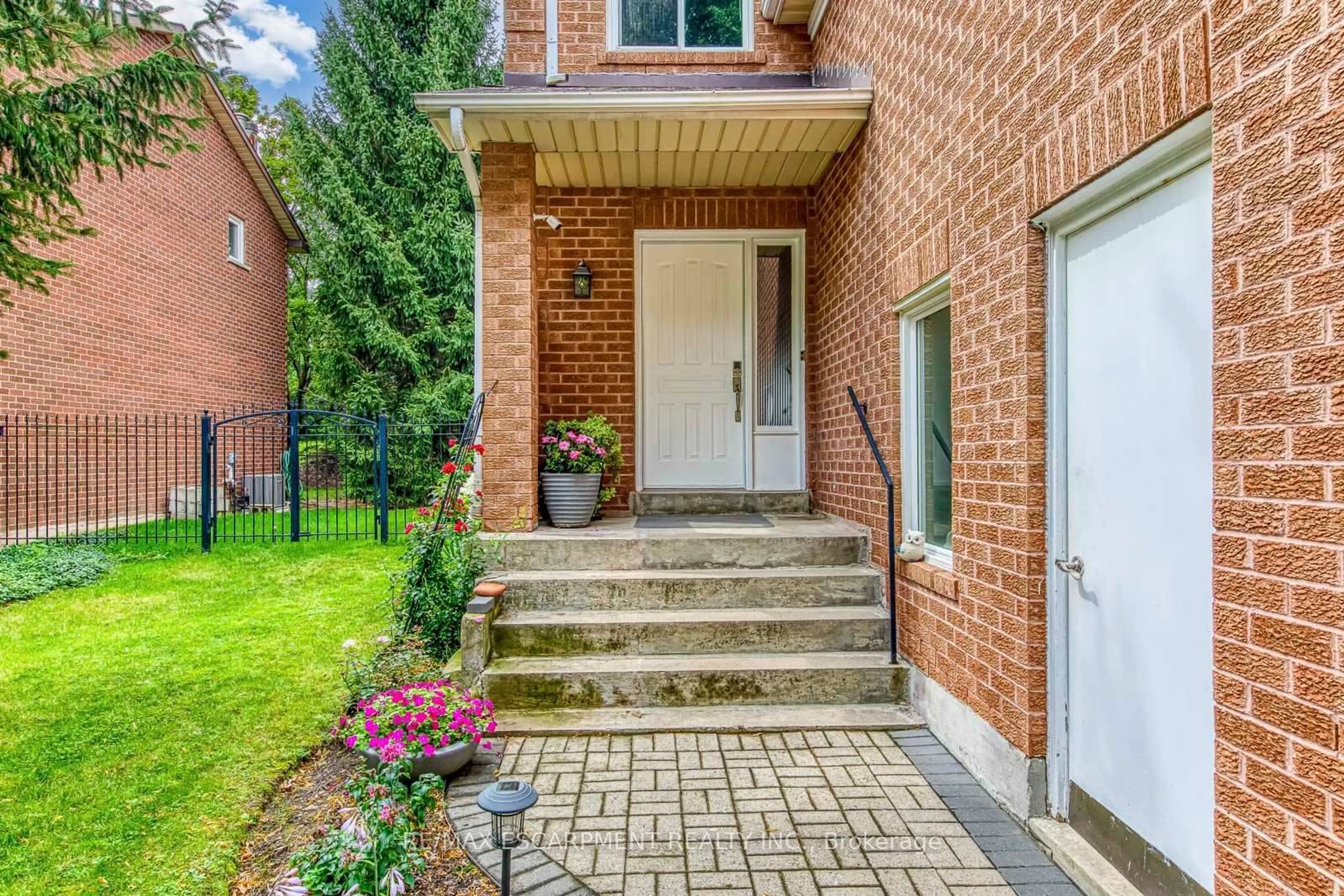 Home with brick exterior material, street for 2549 Addingham Cres, Oakville Ontario L6J 7K7