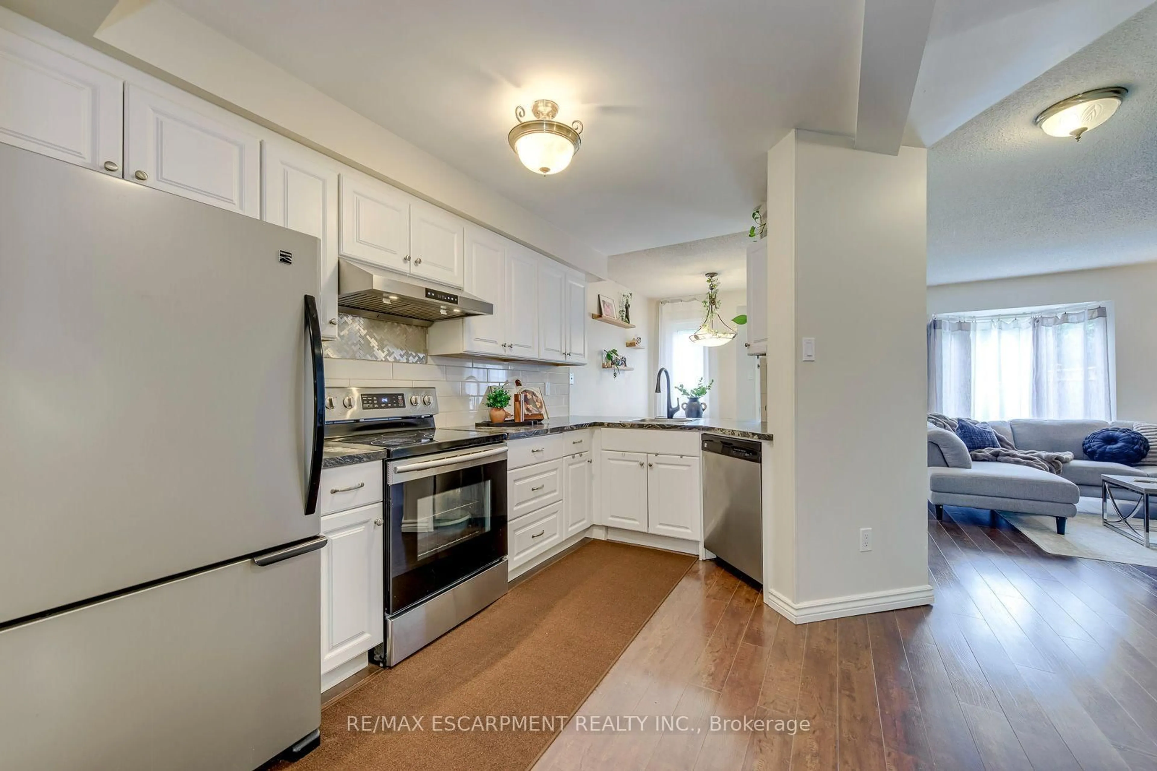 Open concept kitchen, unknown for 2549 Addingham Cres, Oakville Ontario L6J 7K7