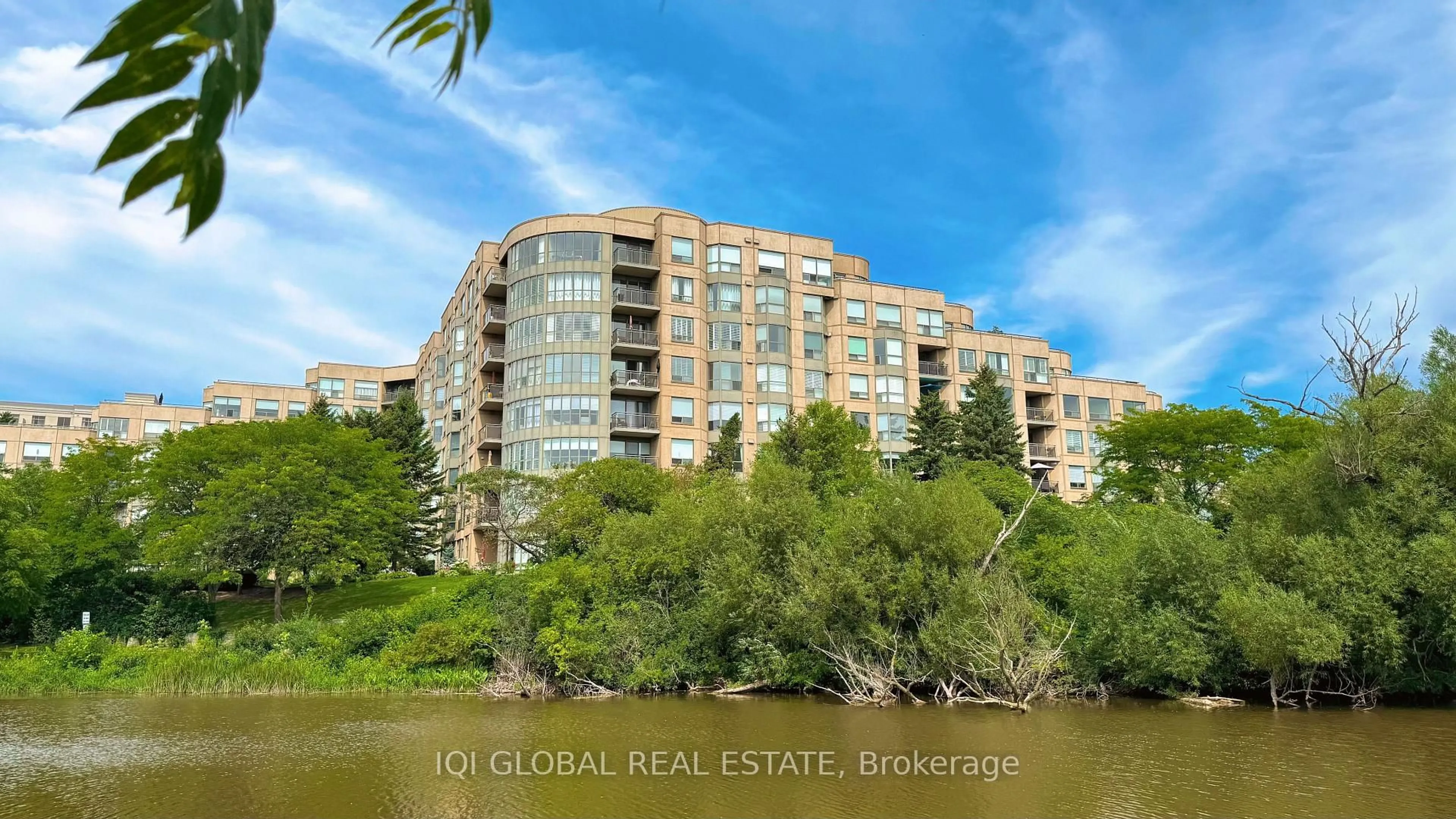 Blurry image for 2511 Lakeshore Rd #109, Oakville Ontario L6L 6L9