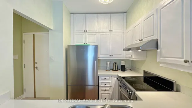 2511 Lakeshore Rd #109, Oakville 3