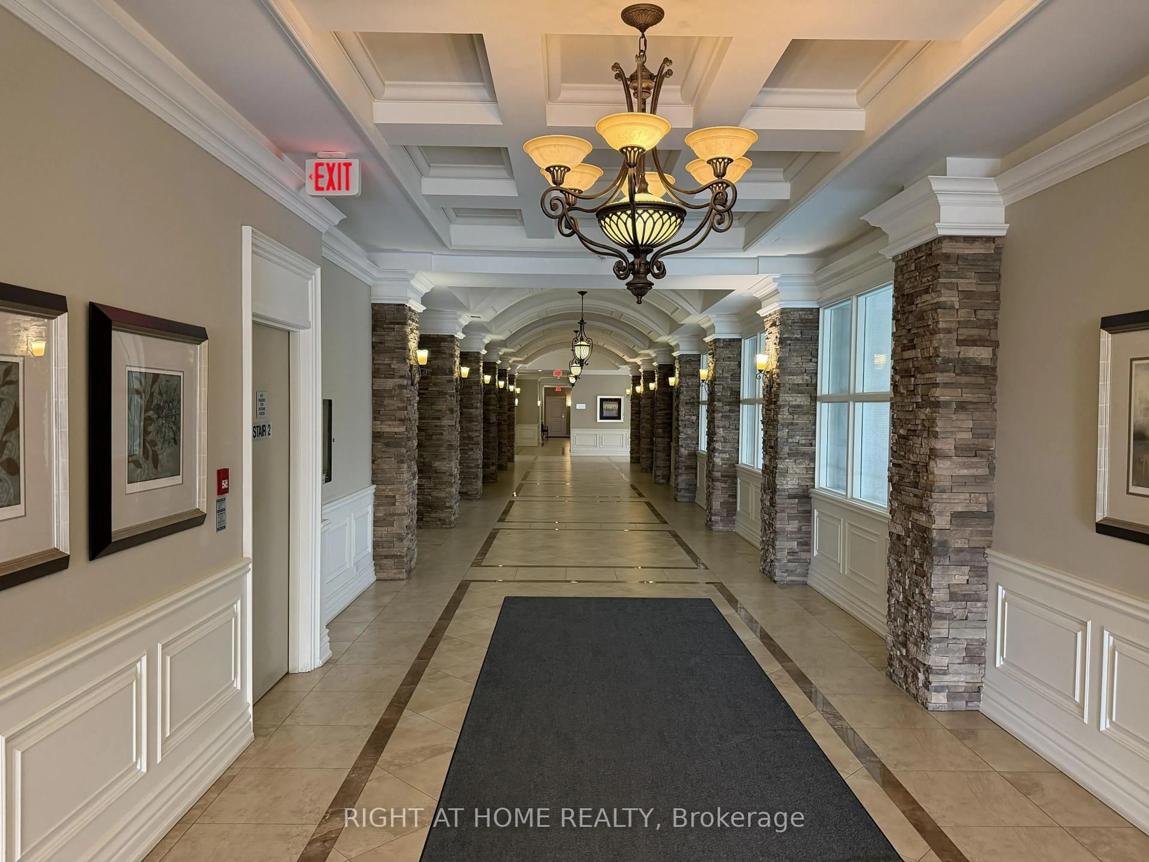 Indoor foyer for 60 Ann St #309, Caledon Ontario L7E 4G5