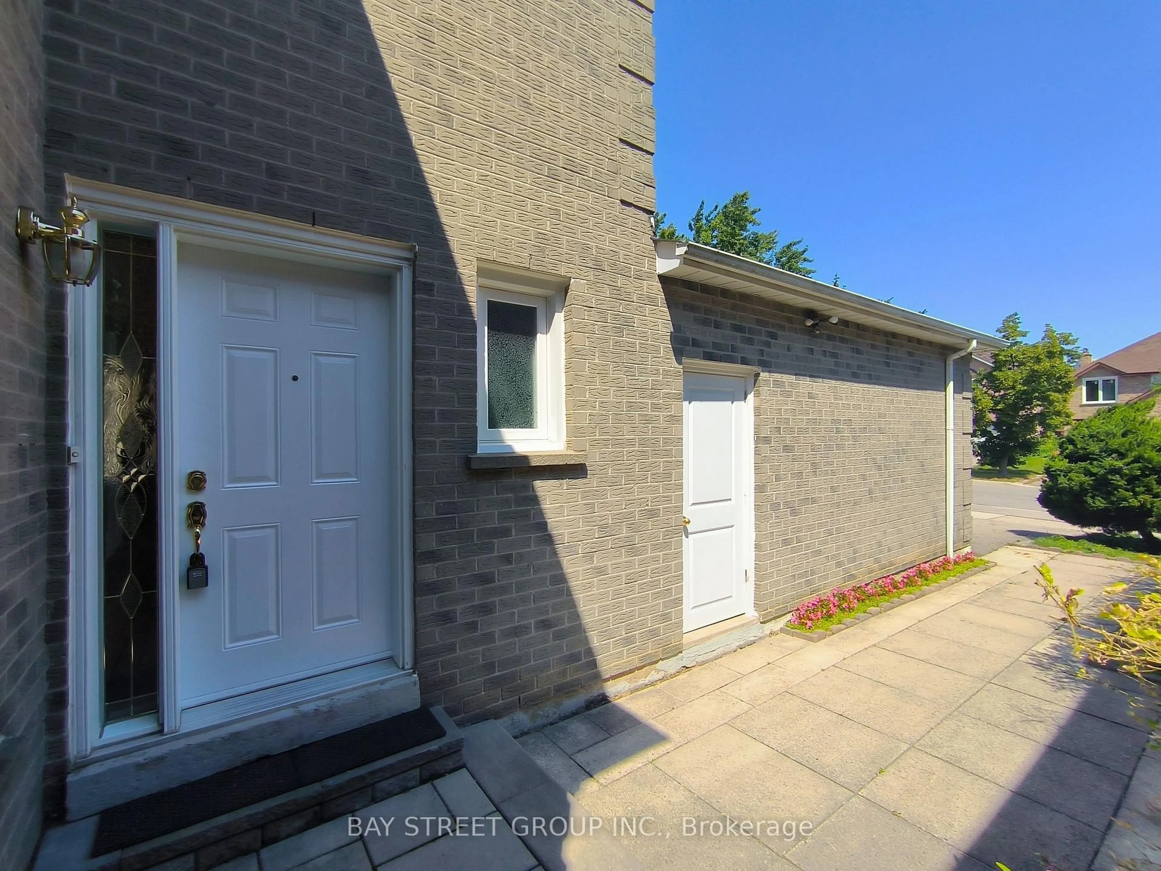 Unknown for 3282 Dragon Dr, Mississauga Ontario L5B 3G7