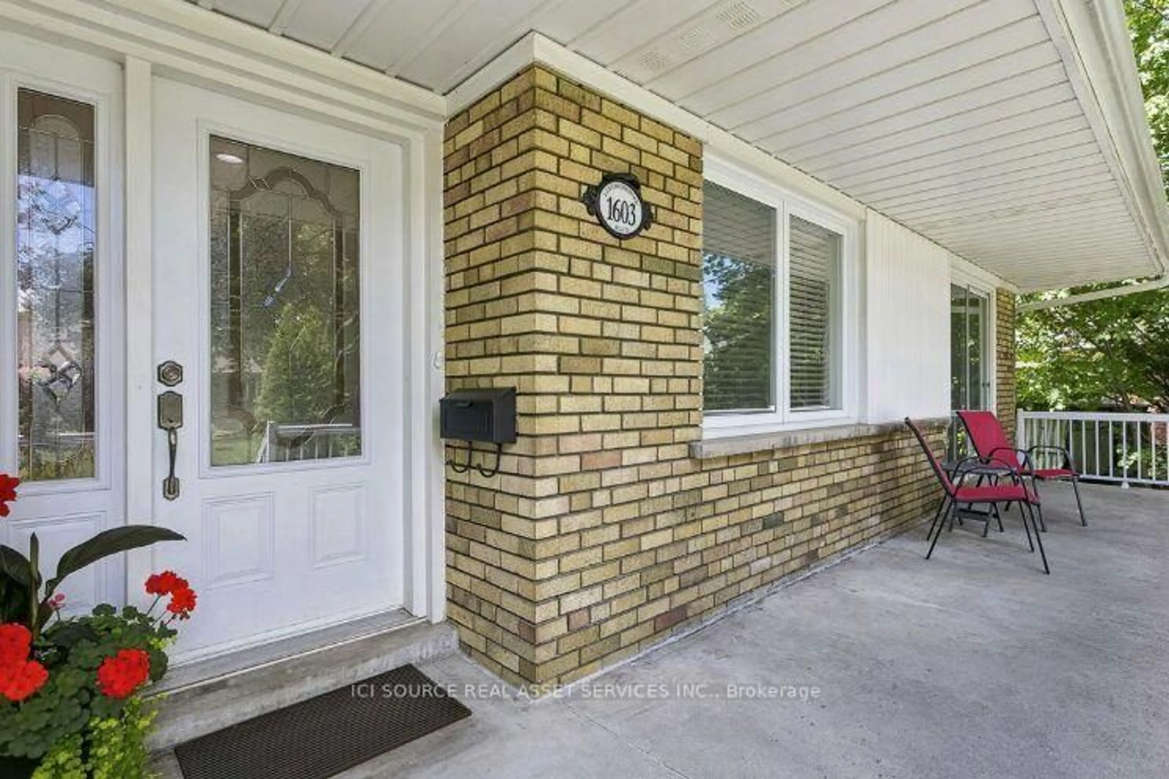 Unknown for 1603 Lincolnshire Blvd, Mississauga Ontario L5E 2S8