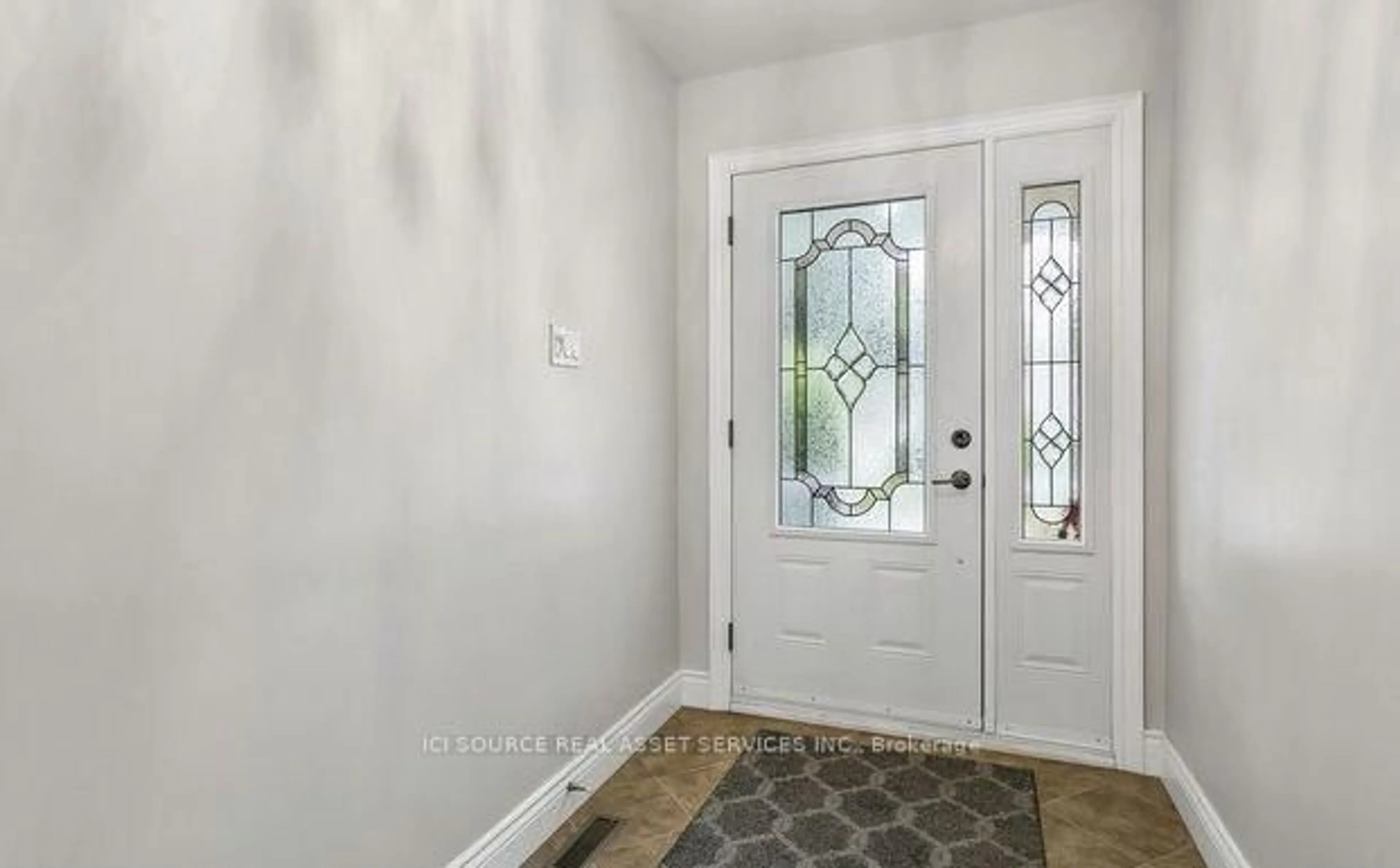 Indoor entryway for 1603 Lincolnshire Blvd, Mississauga Ontario L5E 2S8