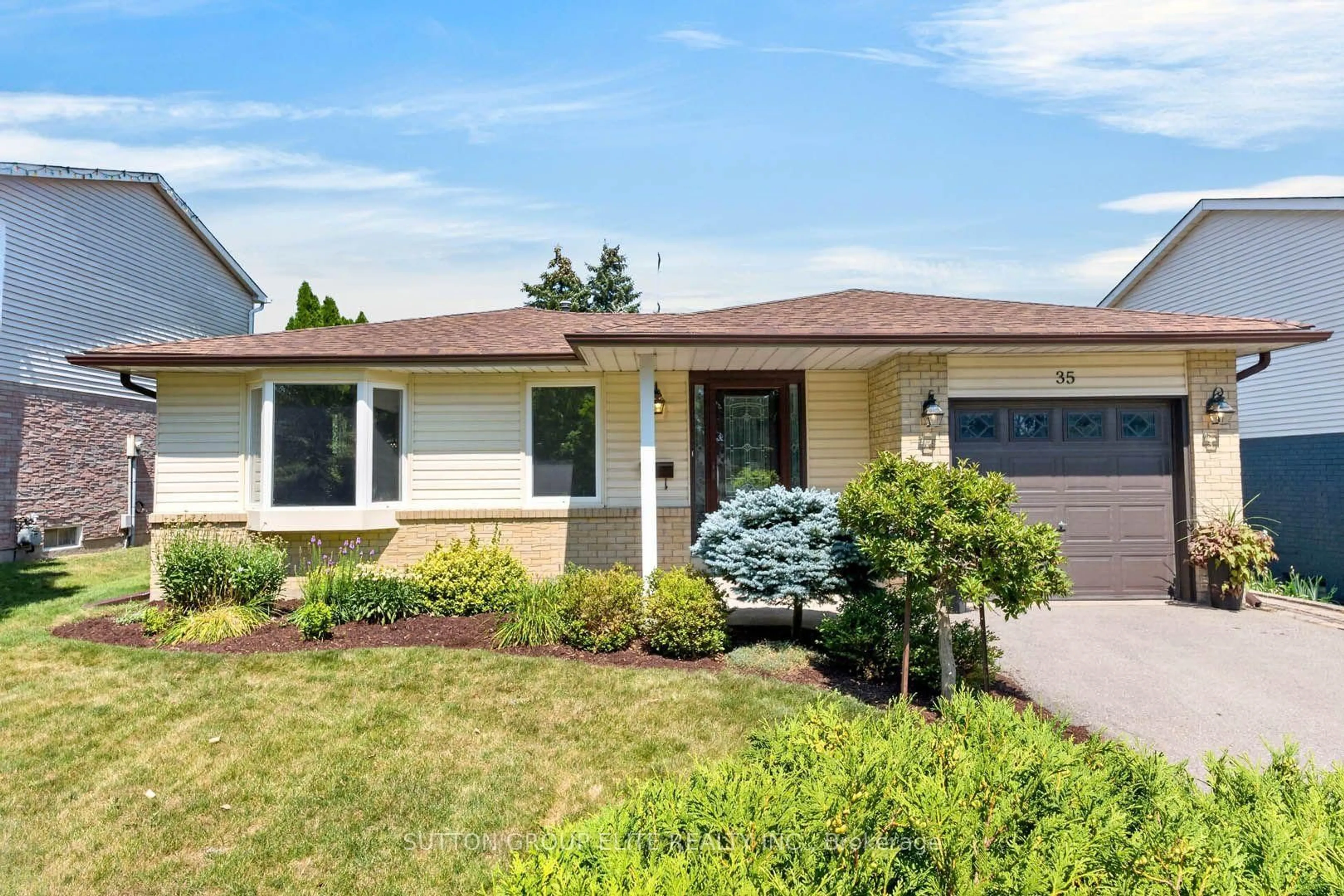 Home with vinyl exterior material, street for 35 Mancroft Cres, Brampton Ontario L6S 2V2
