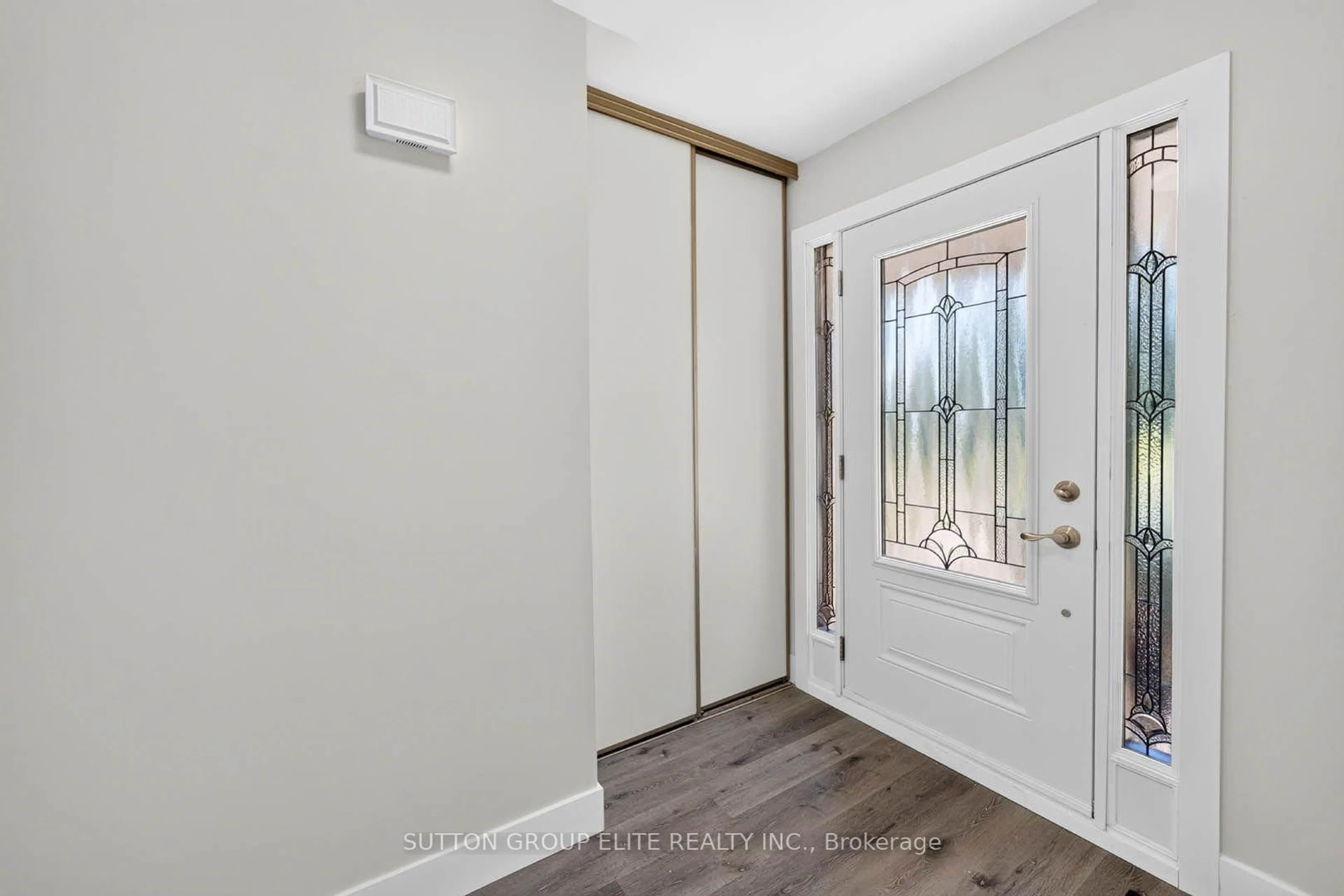 Indoor entryway for 35 Mancroft Cres, Brampton Ontario L6S 2V2