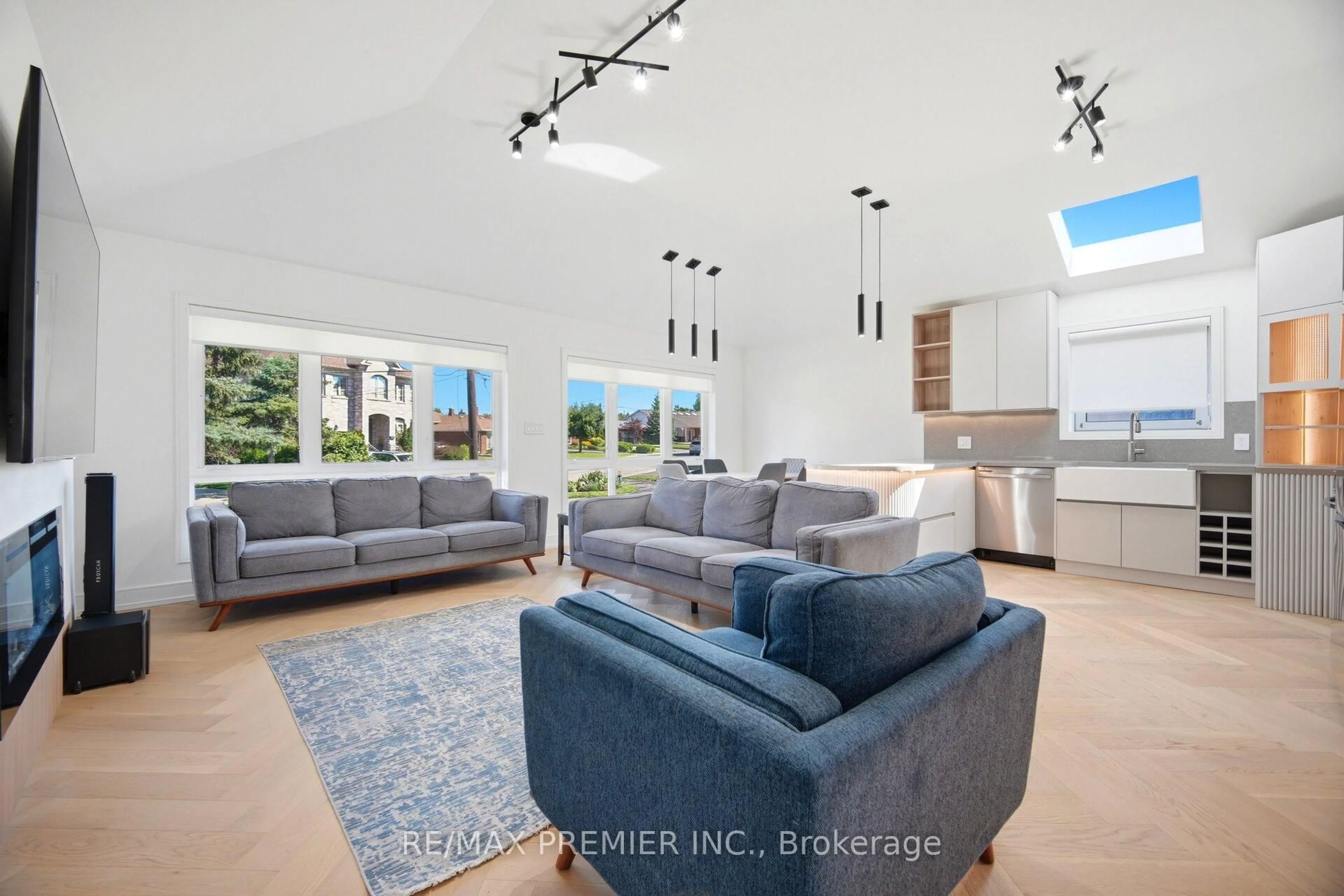 Living room with furniture, unknown for 19 Jacinta Dr, Toronto Ontario M6L 1H6