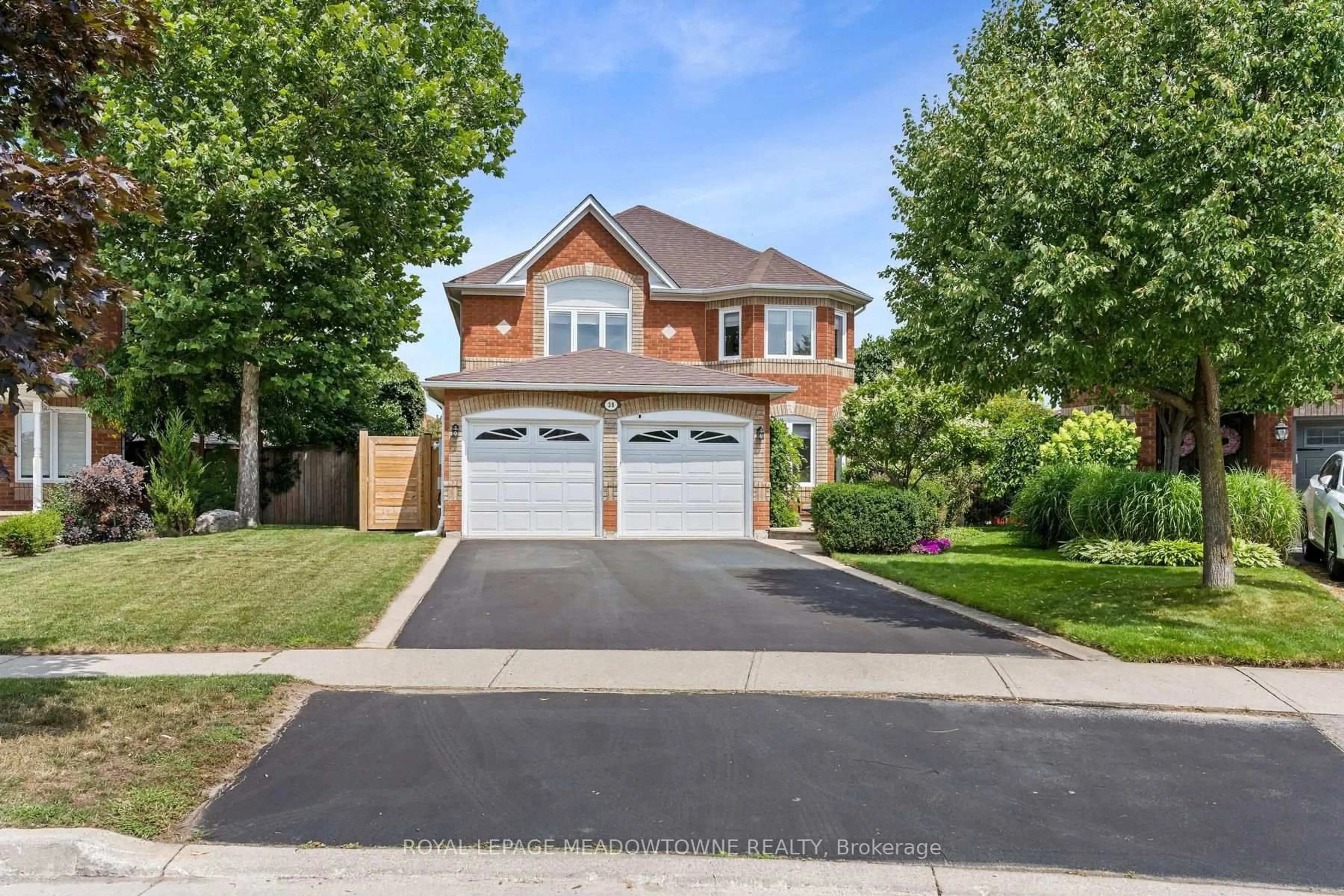 Home with brick exterior material, street for 38 Chester Cres, Halton Hills Ontario L7G 5W5