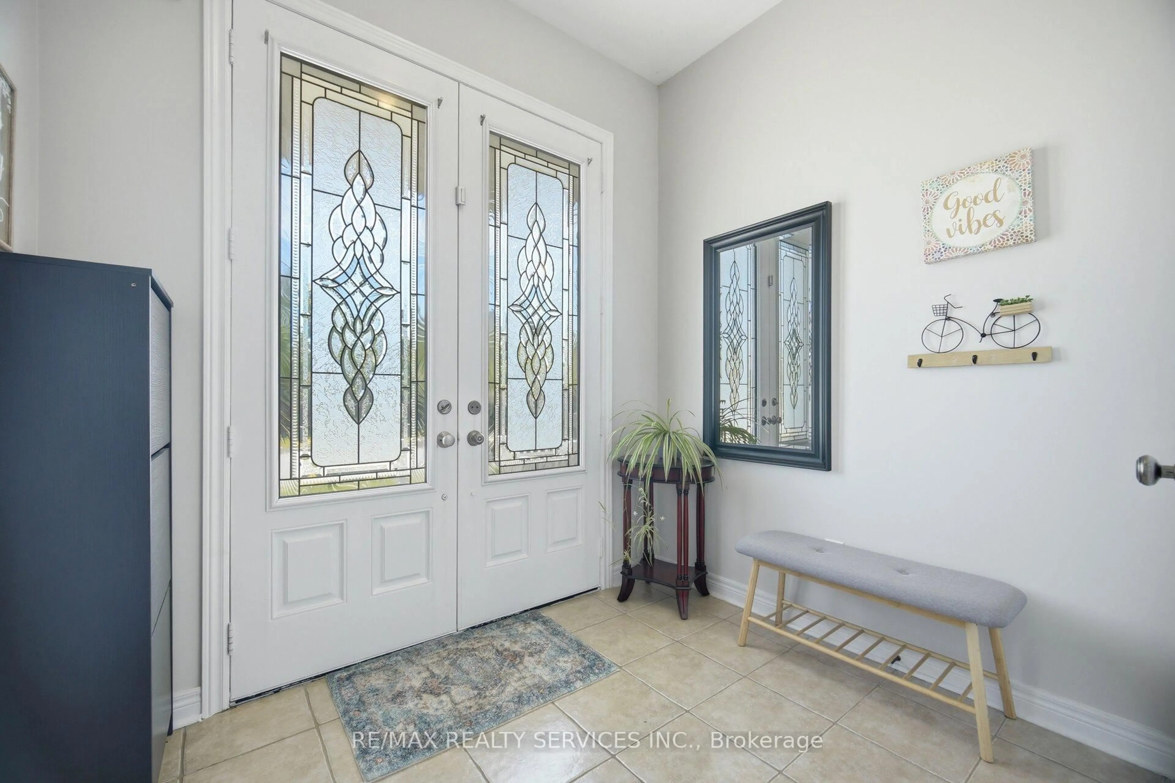 Indoor entryway for 52 Atchison Dr, Caledon Ontario L7C 3R5