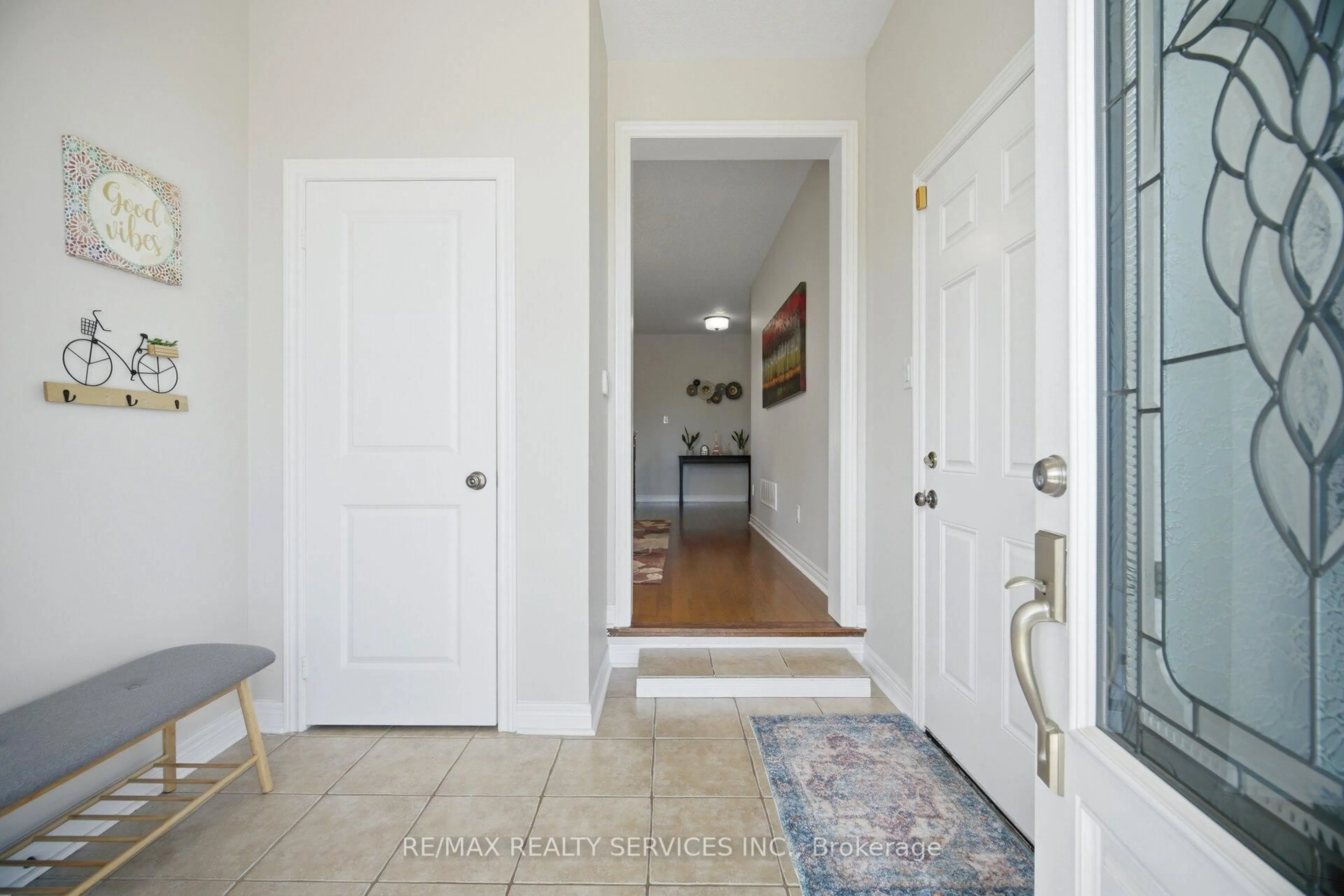Indoor entryway for 52 Atchison Dr, Caledon Ontario L7C 3R5