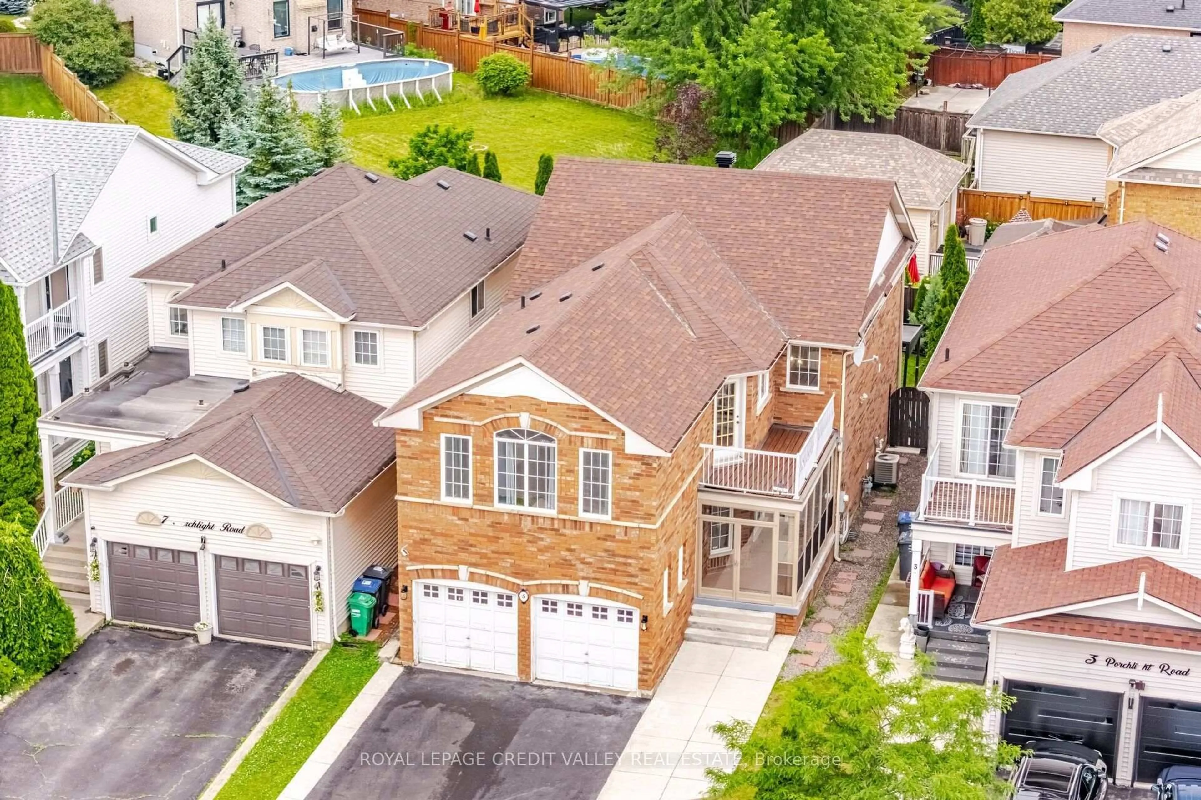 A pic from outside/outdoor area/front of a property/back of a property/a pic from drone, street for 5 Porchlight Rd, Brampton Ontario L6X 4S3