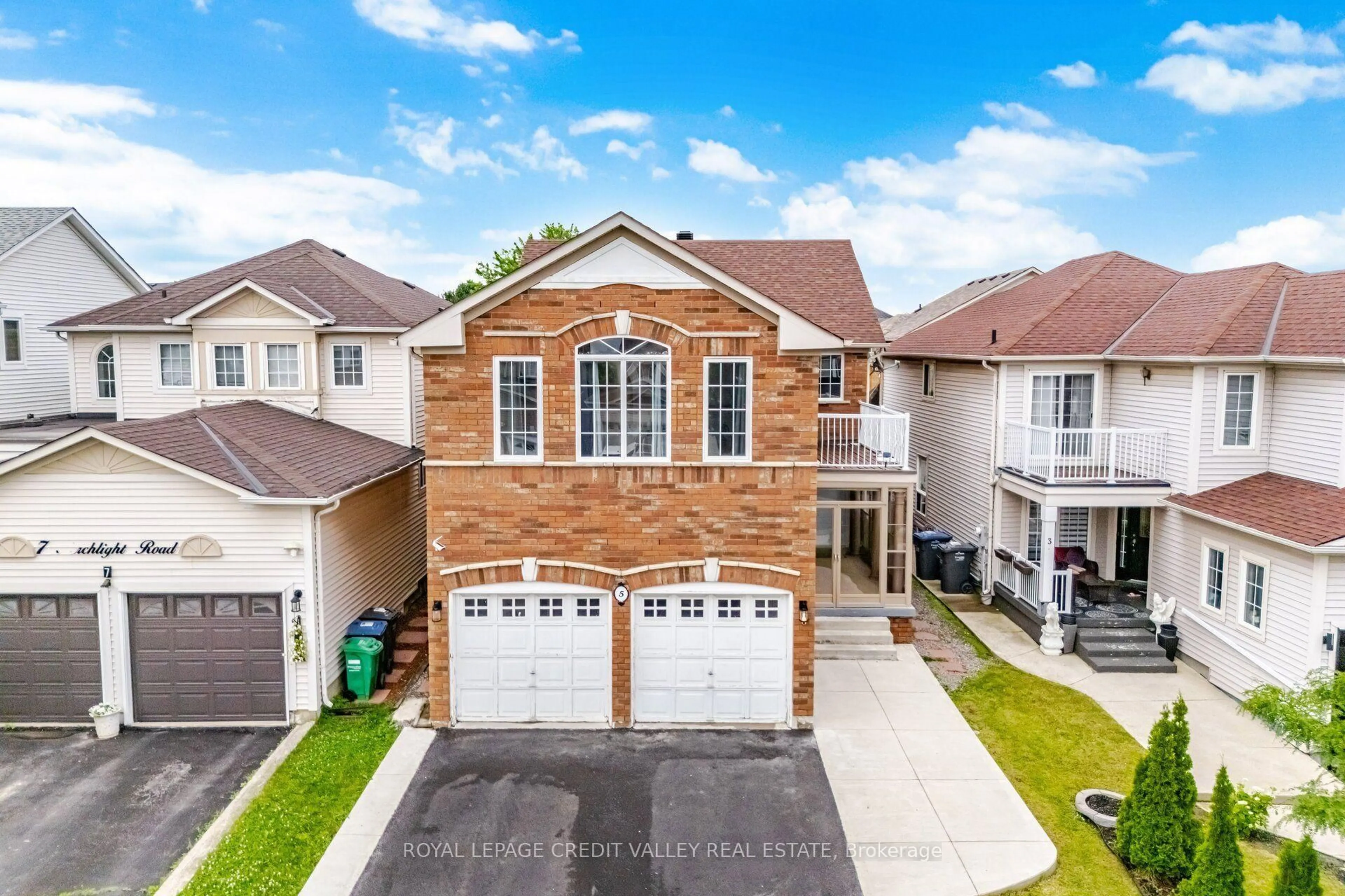 A pic from outside/outdoor area/front of a property/back of a property/a pic from drone, street for 5 Porchlight Rd, Brampton Ontario L6X 4S3