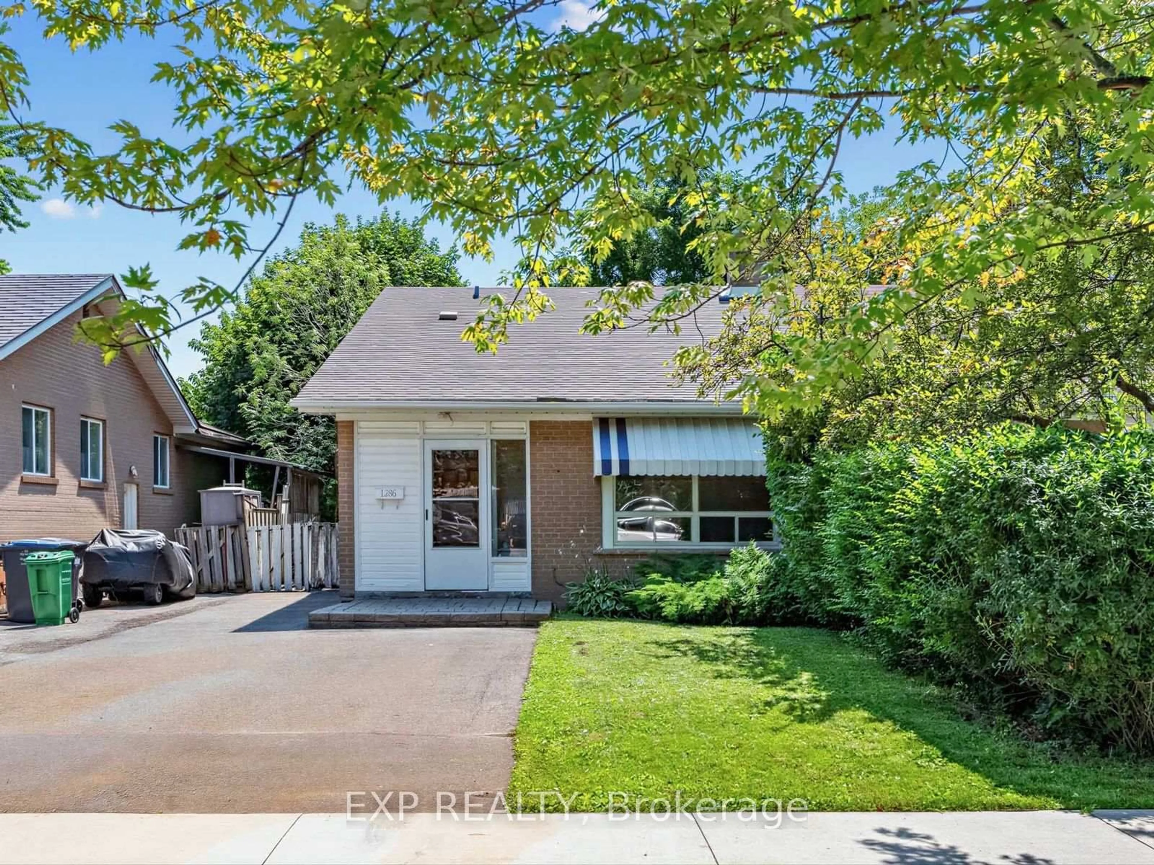 Home with brick exterior material, street for 1586 Sandgate Cres, Mississauga Ontario L5J 2E5