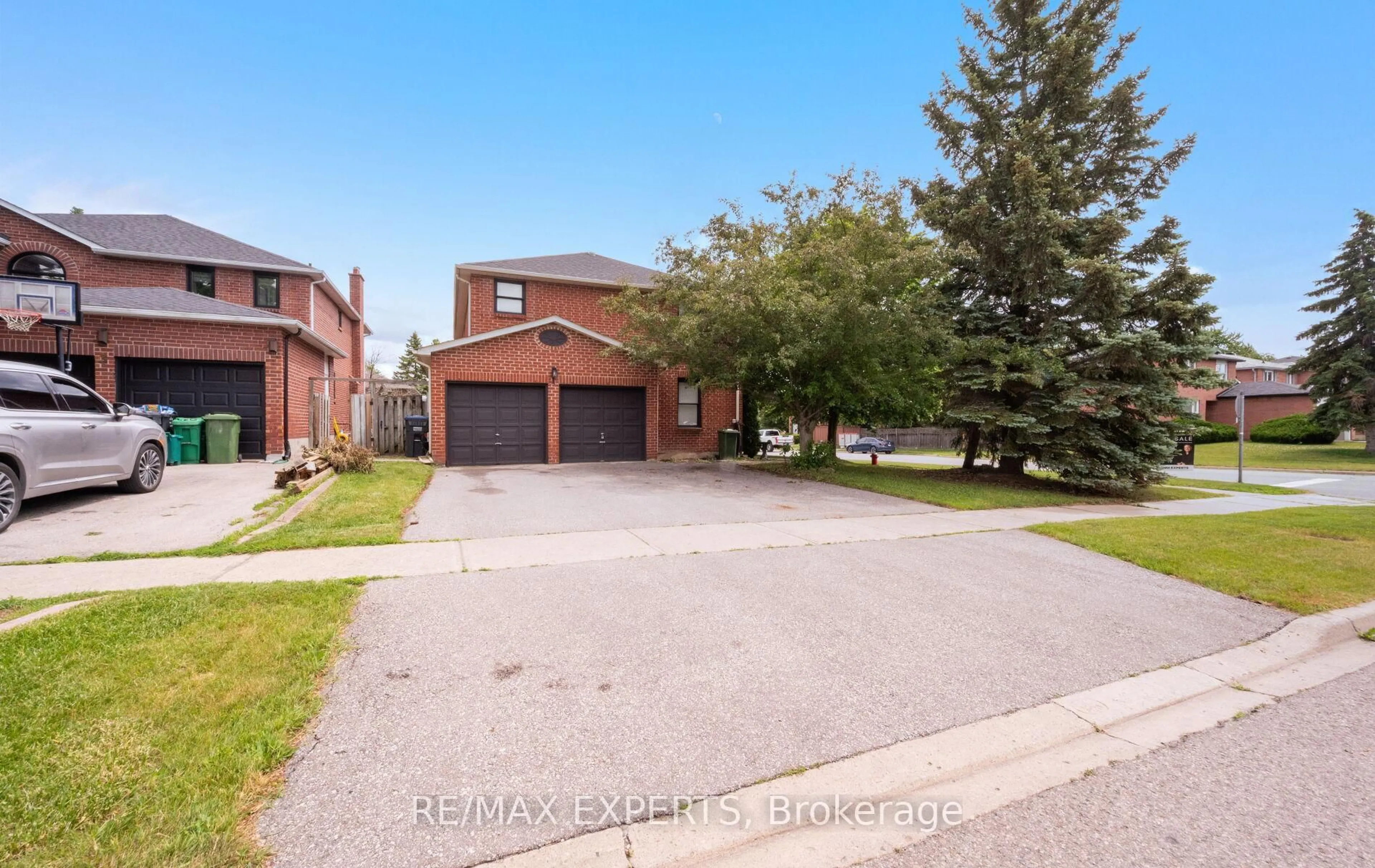 A pic from outside/outdoor area/front of a property/back of a property/a pic from drone, street for 1 Goodfellow Cres, Caledon Ontario L7E 5Z4