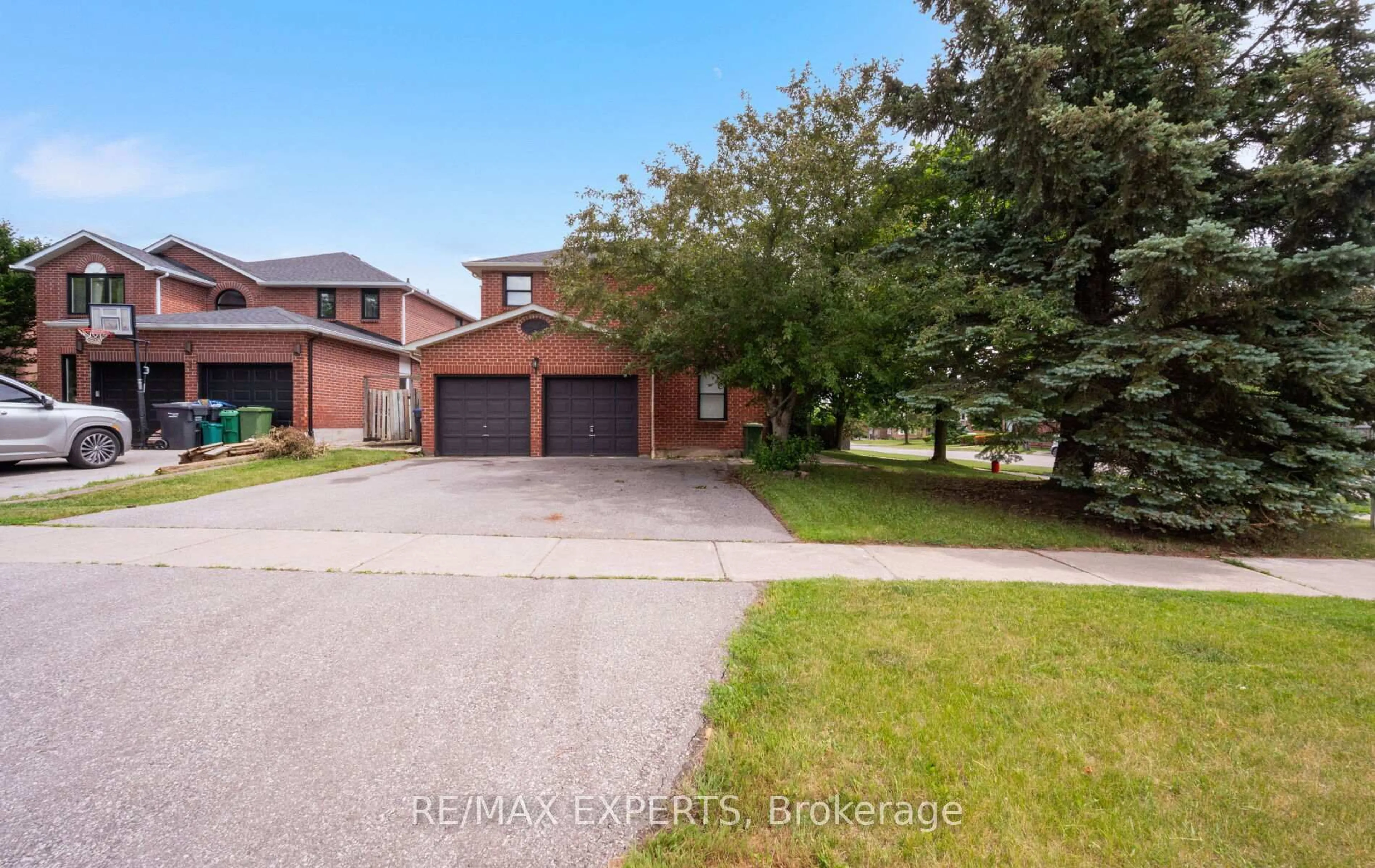 A pic from outside/outdoor area/front of a property/back of a property/a pic from drone, street for 1 Goodfellow Cres, Caledon Ontario L7E 5Z4