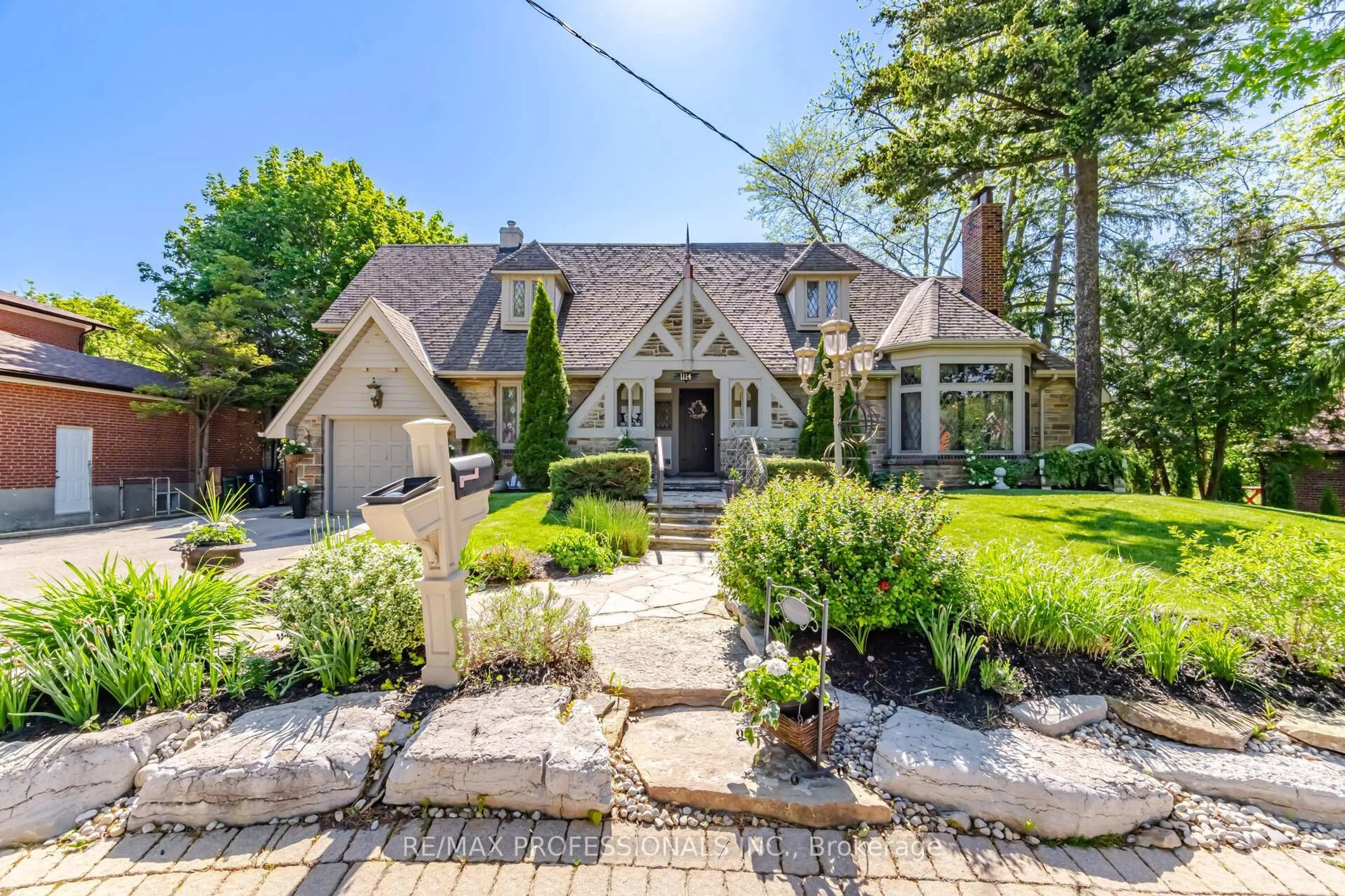 Home with brick exterior material, street for 1114 Kipling Ave, Toronto Ontario M9B 3M5