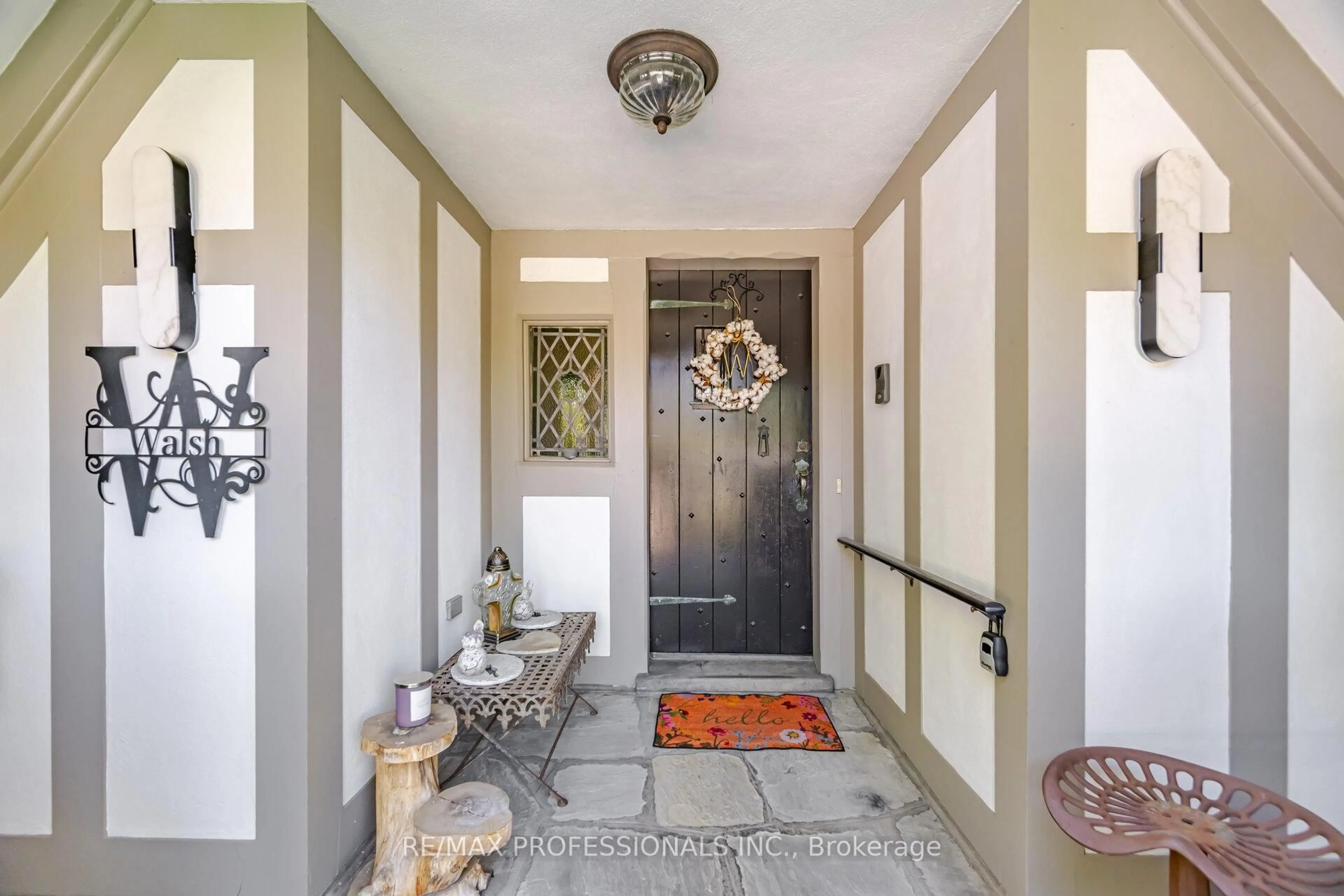 Indoor entryway for 1114 Kipling Ave, Toronto Ontario M9B 3M5