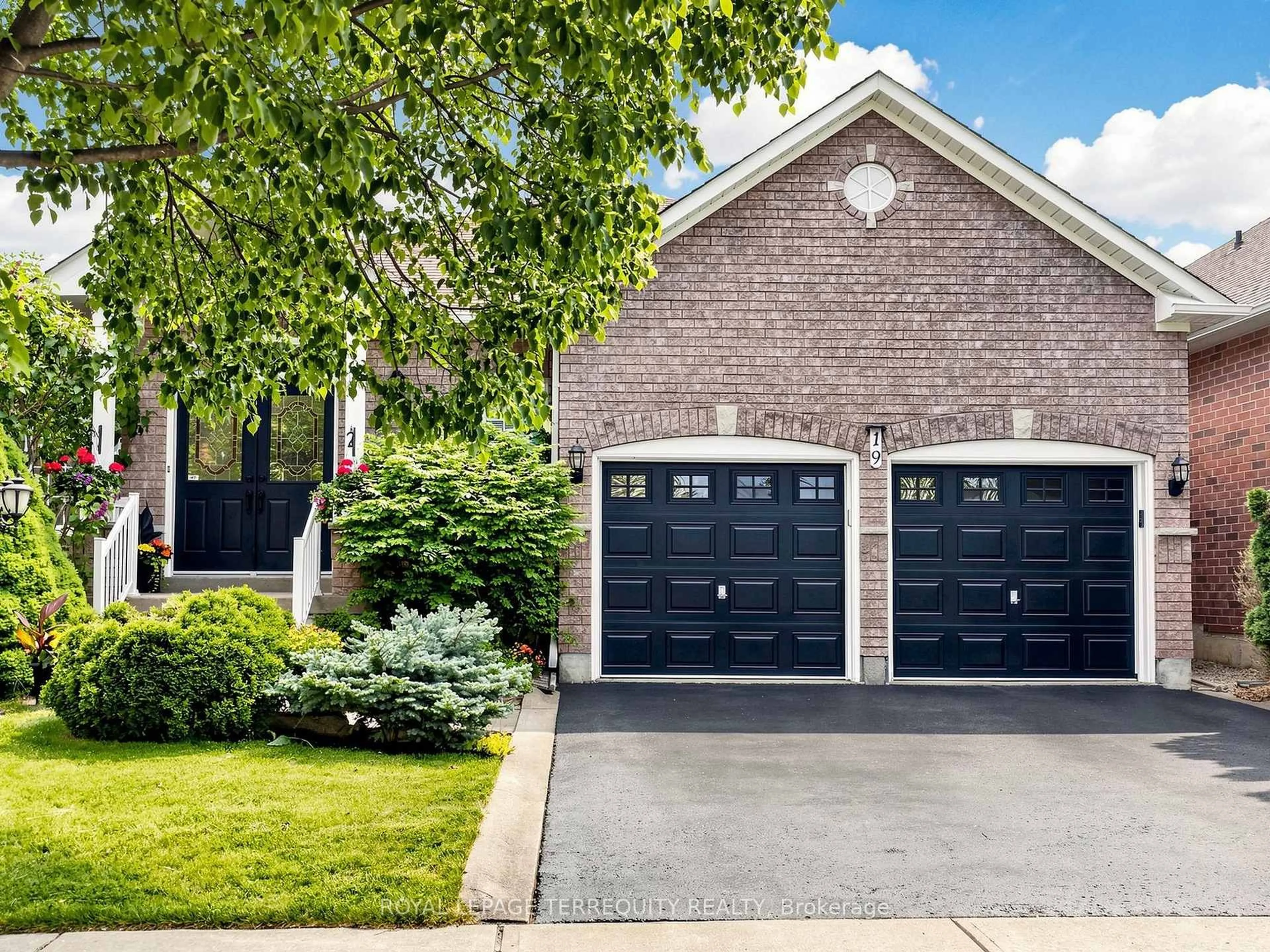 Home with brick exterior material, street for 19 Johnson Cres, Halton Hills Ontario L7G 6C9
