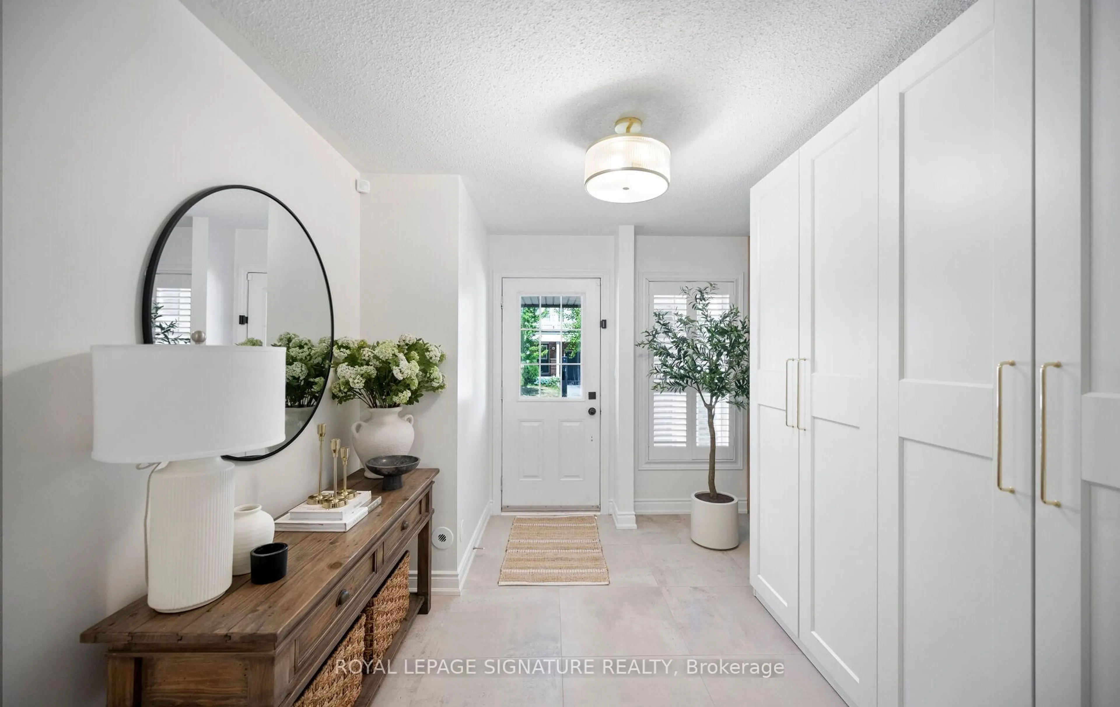 Indoor entryway for 944 Deverell Pl, Milton Ontario L9T 0M3