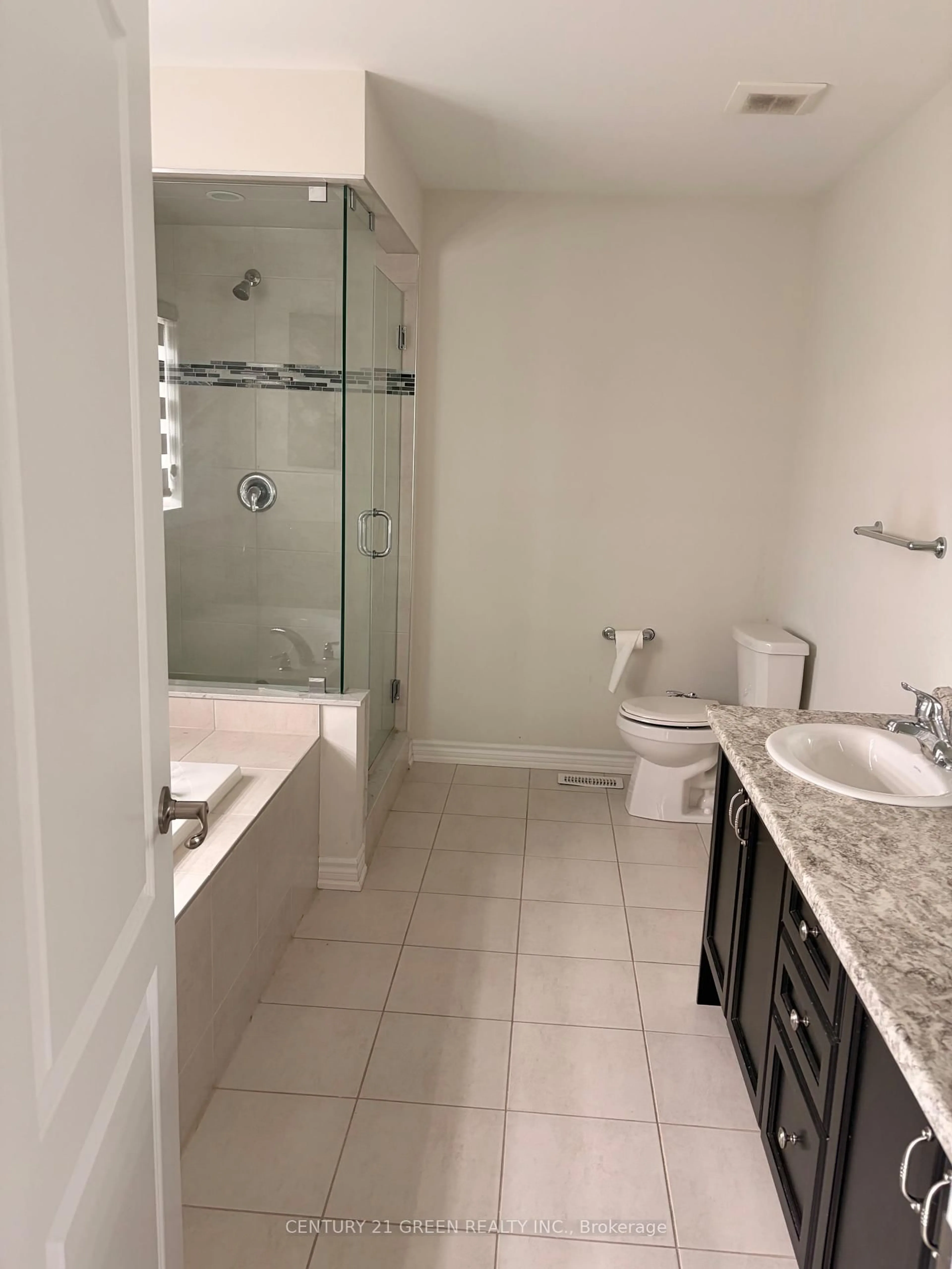 Standard bathroom, ceramic/tile floor for 4 Action Dr, Brampton Ontario L7A 4X8