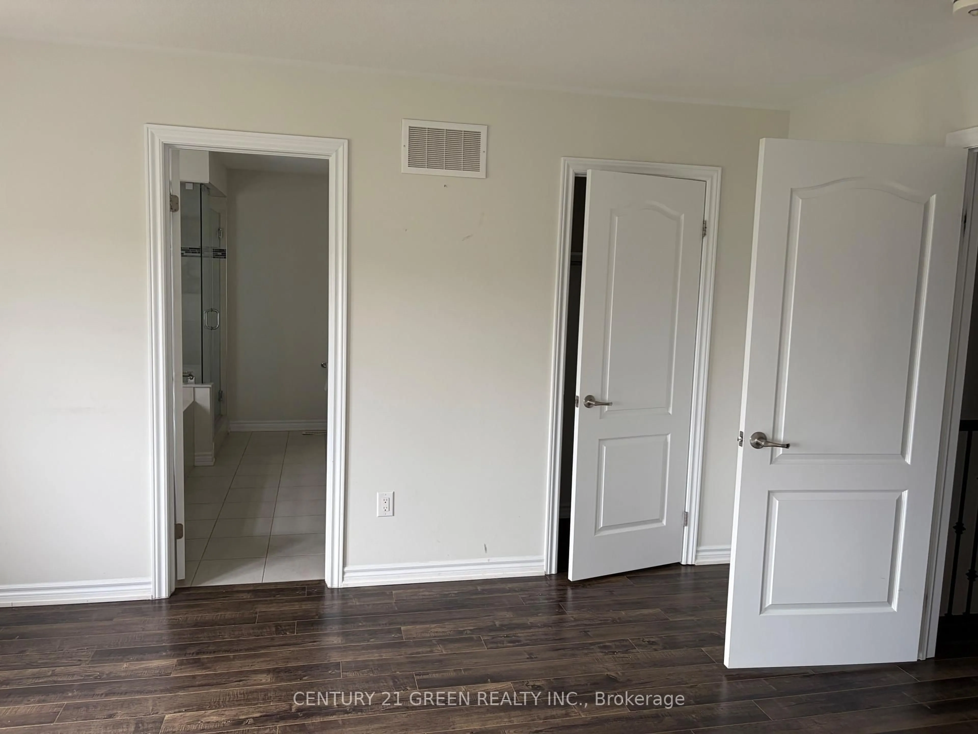 A pic of a room for 4 Action Dr, Brampton Ontario L7A 4X8