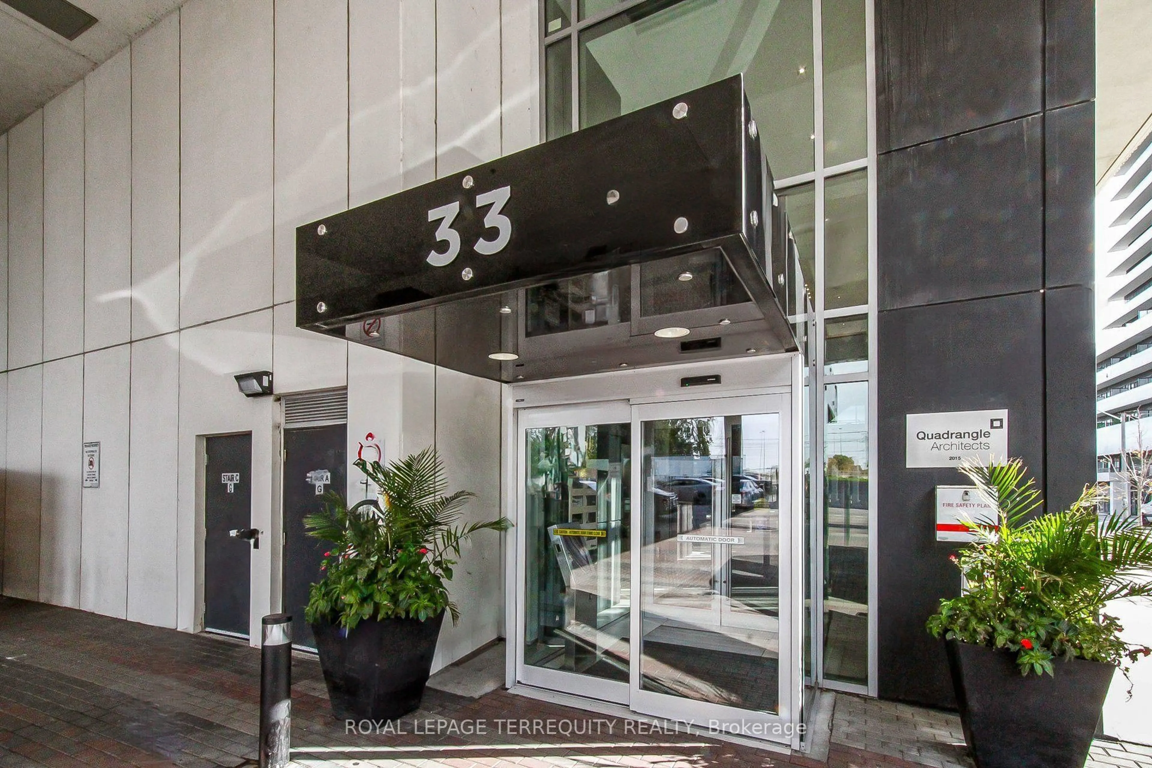 Indoor foyer for 33 Shore Breeze Dr #3111, Toronto Ontario M8V 0G1
