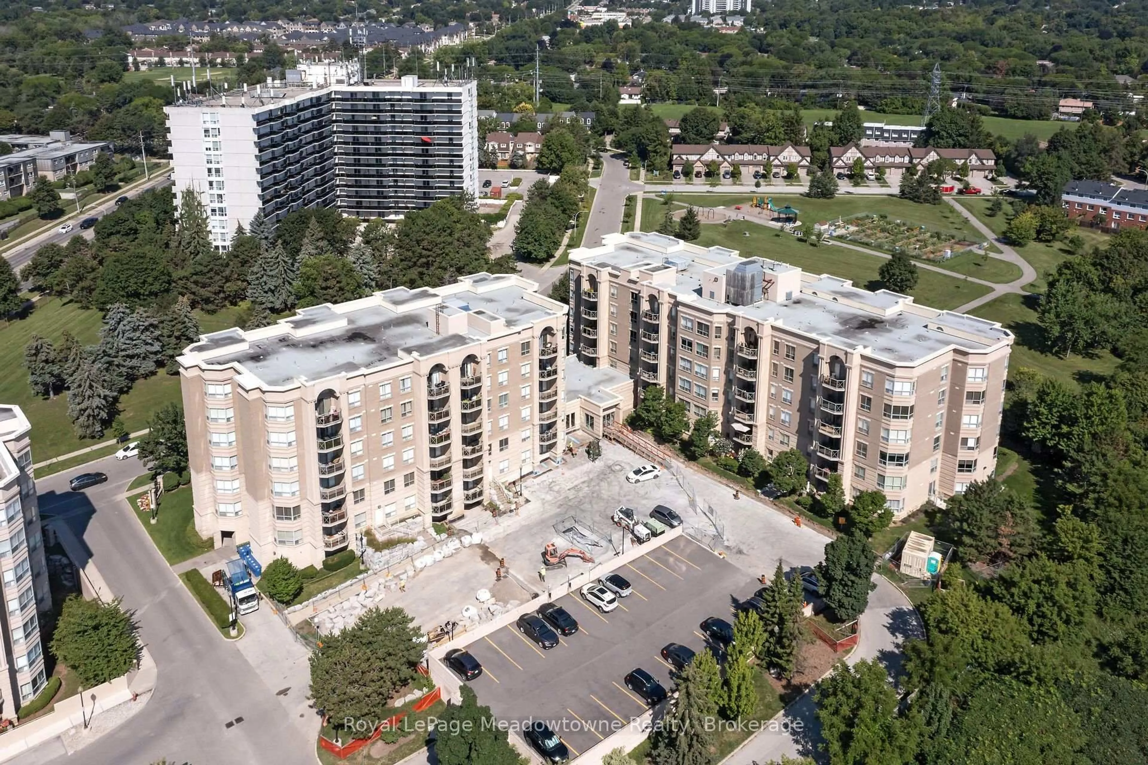 A pic from outside/outdoor area/front of a property/back of a property/a pic from drone, unknown for 2075 Amherst Heights Dr #210, Burlington Ontario L7P 5B8