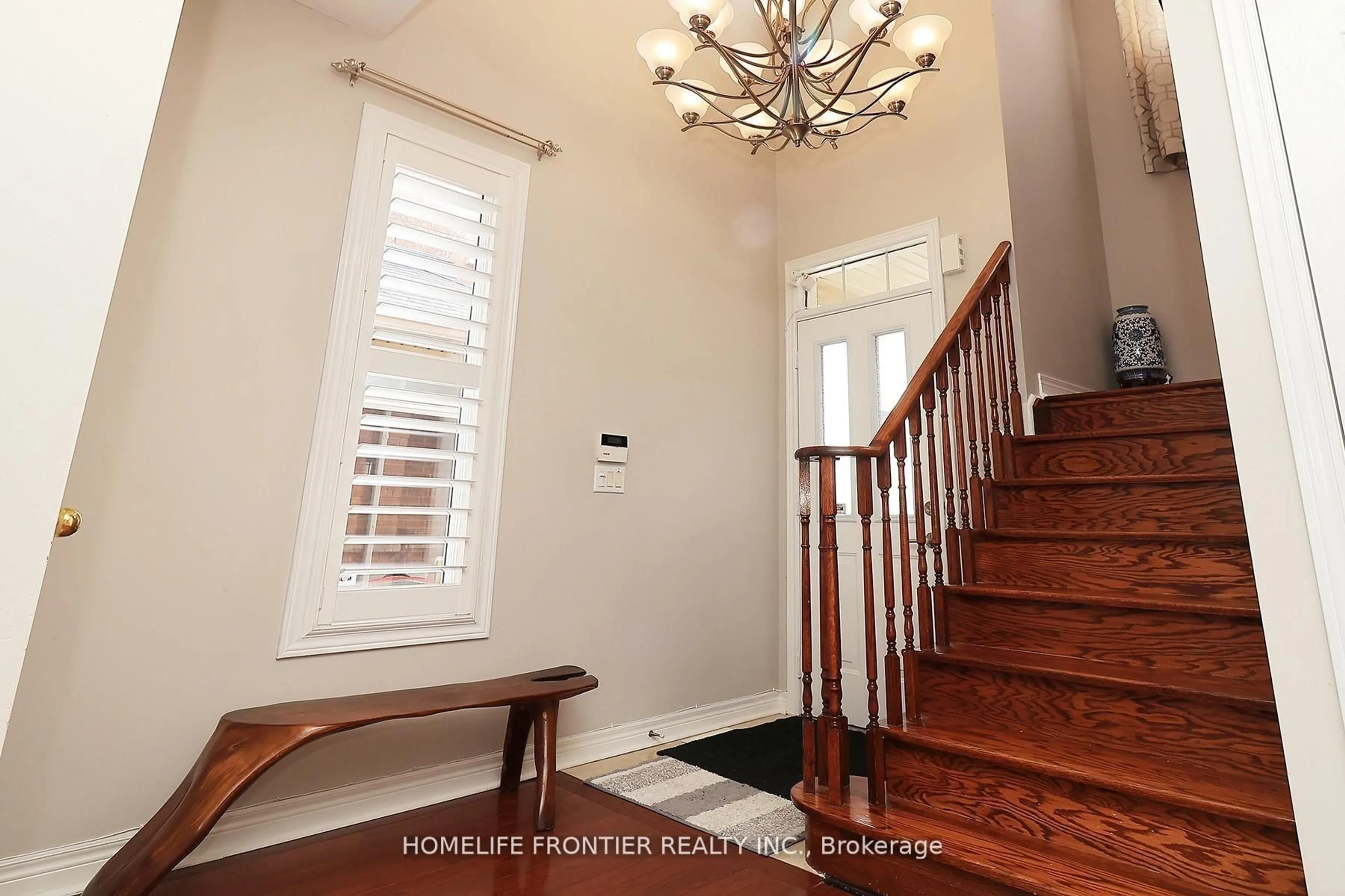 Indoor entryway for 3213 Escada Dr, Mississauga Ontario L5M 7V6