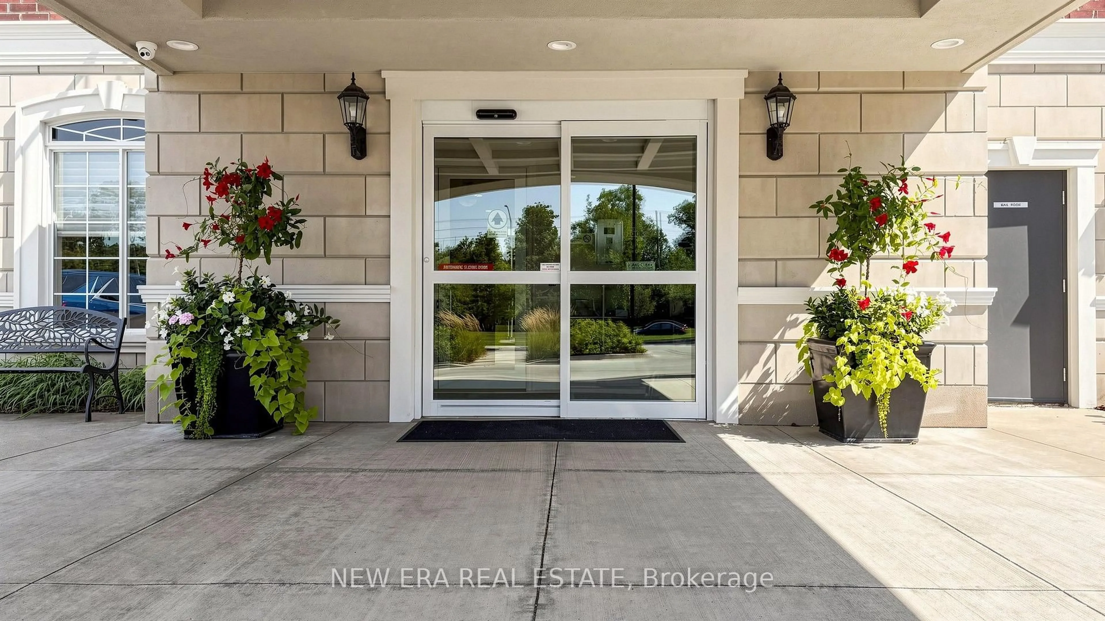 Indoor entryway for 2300 Upper Middle Rd #108, Oakville Ontario L6M 4G6