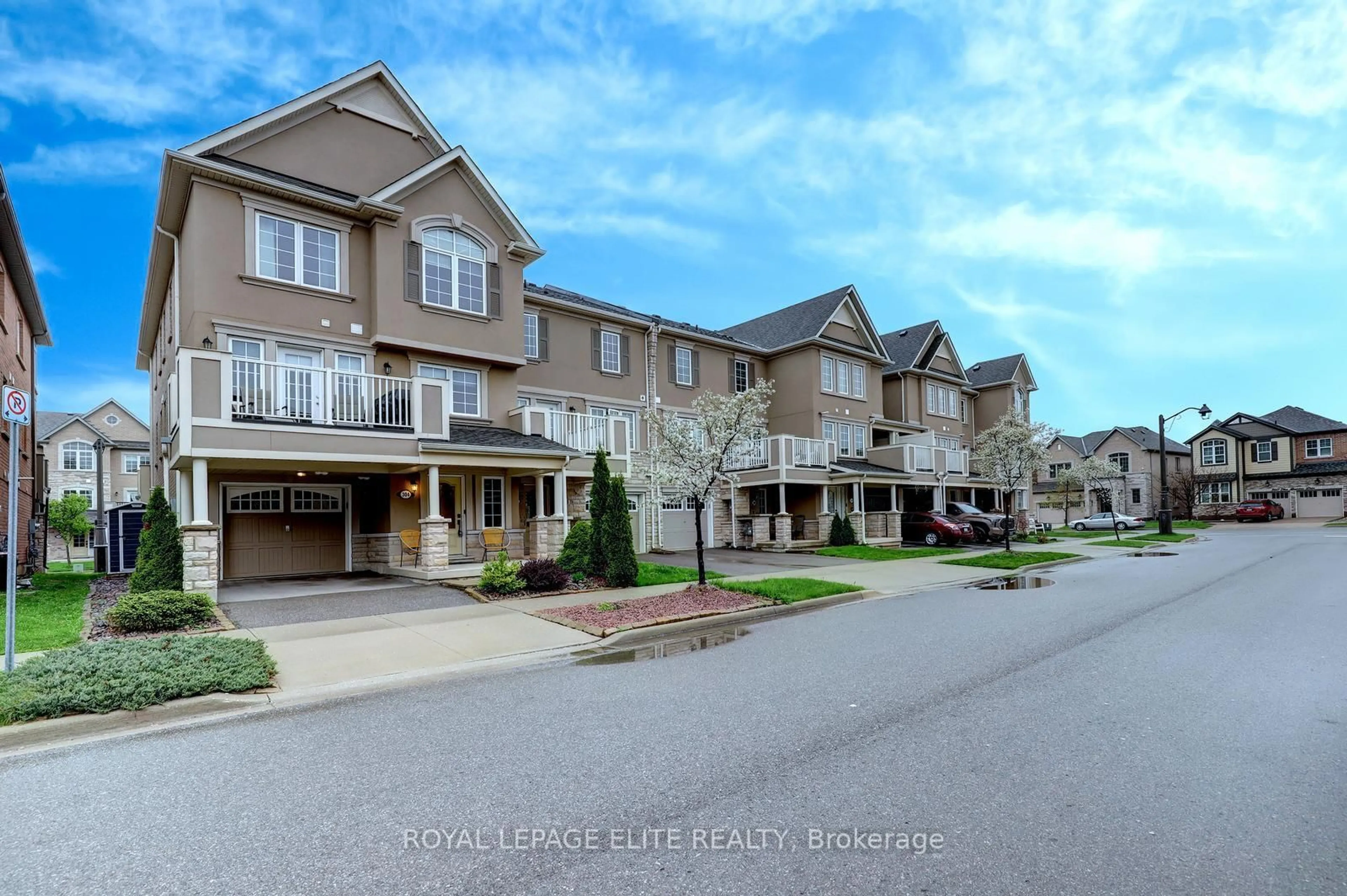 A pic from outside/outdoor area/front of a property/back of a property/a pic from drone, street for 304 Sarah Cline Dr, Oakville Ontario L6M 0V7
