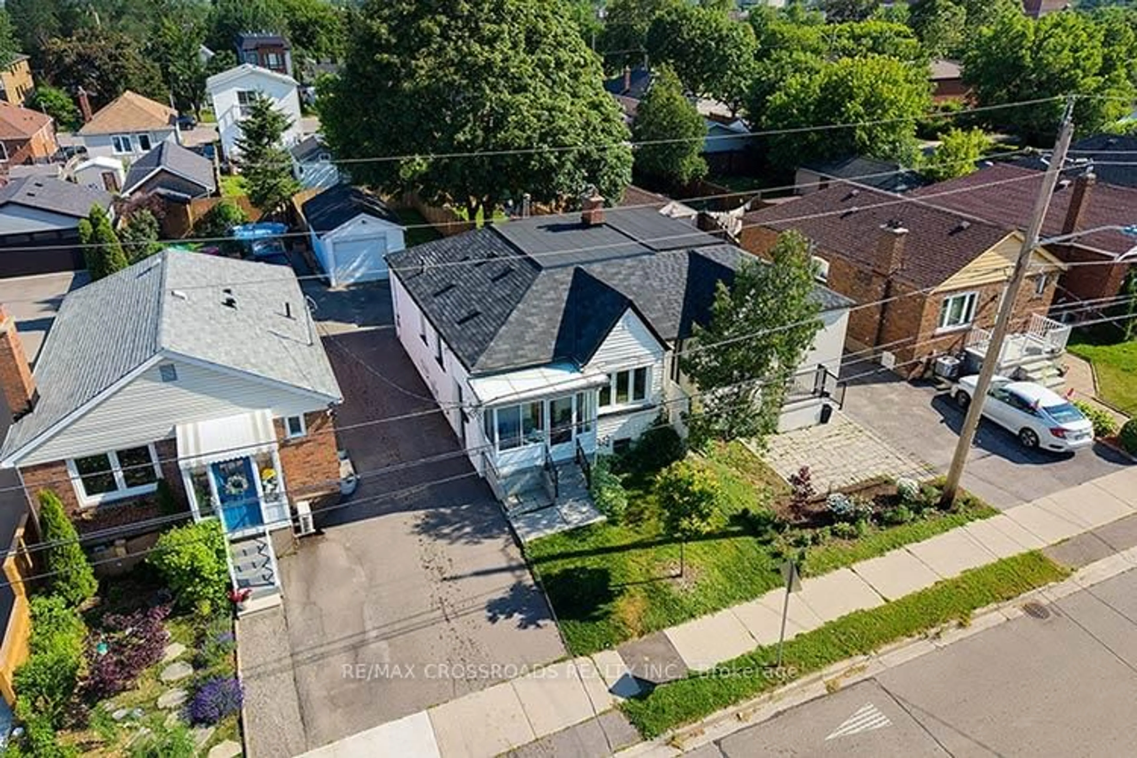 A pic from outside/outdoor area/front of a property/back of a property/a pic from drone, street for 65 Manitoba St, Toronto Ontario M8Y 1E1