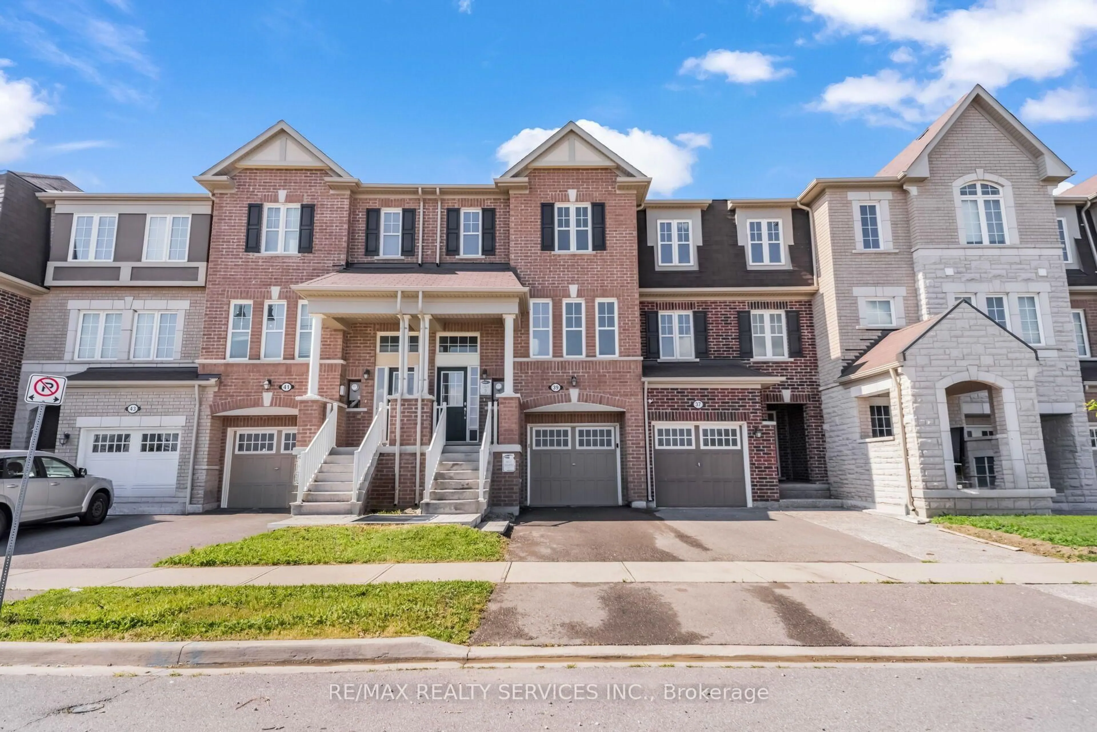 Home with brick exterior material, street for 39 Baycliffe Cres, Brampton Ontario L7A 0S5