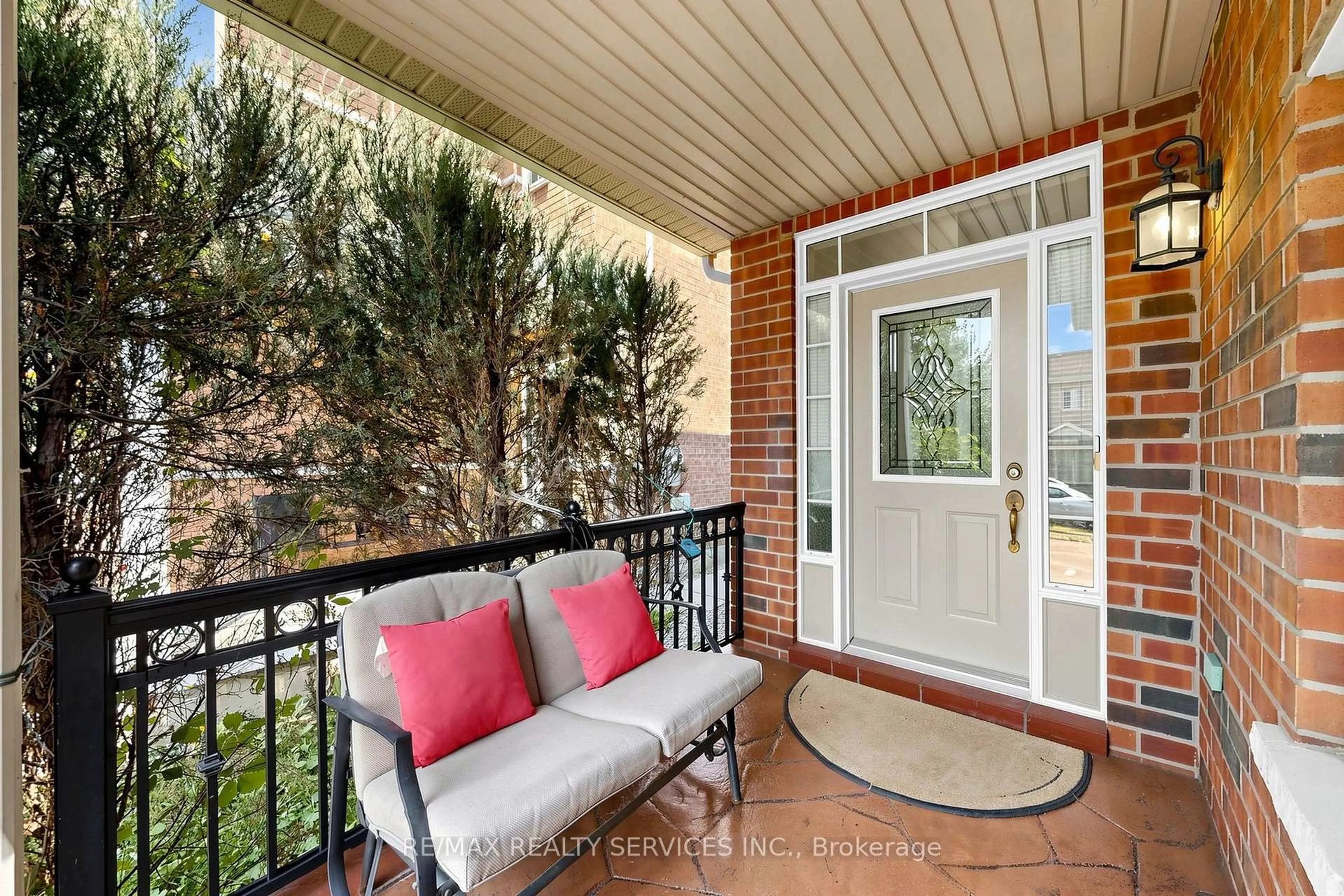 Indoor entryway for 50 Rocky Point Cres, Brampton Ontario L6V 4R7