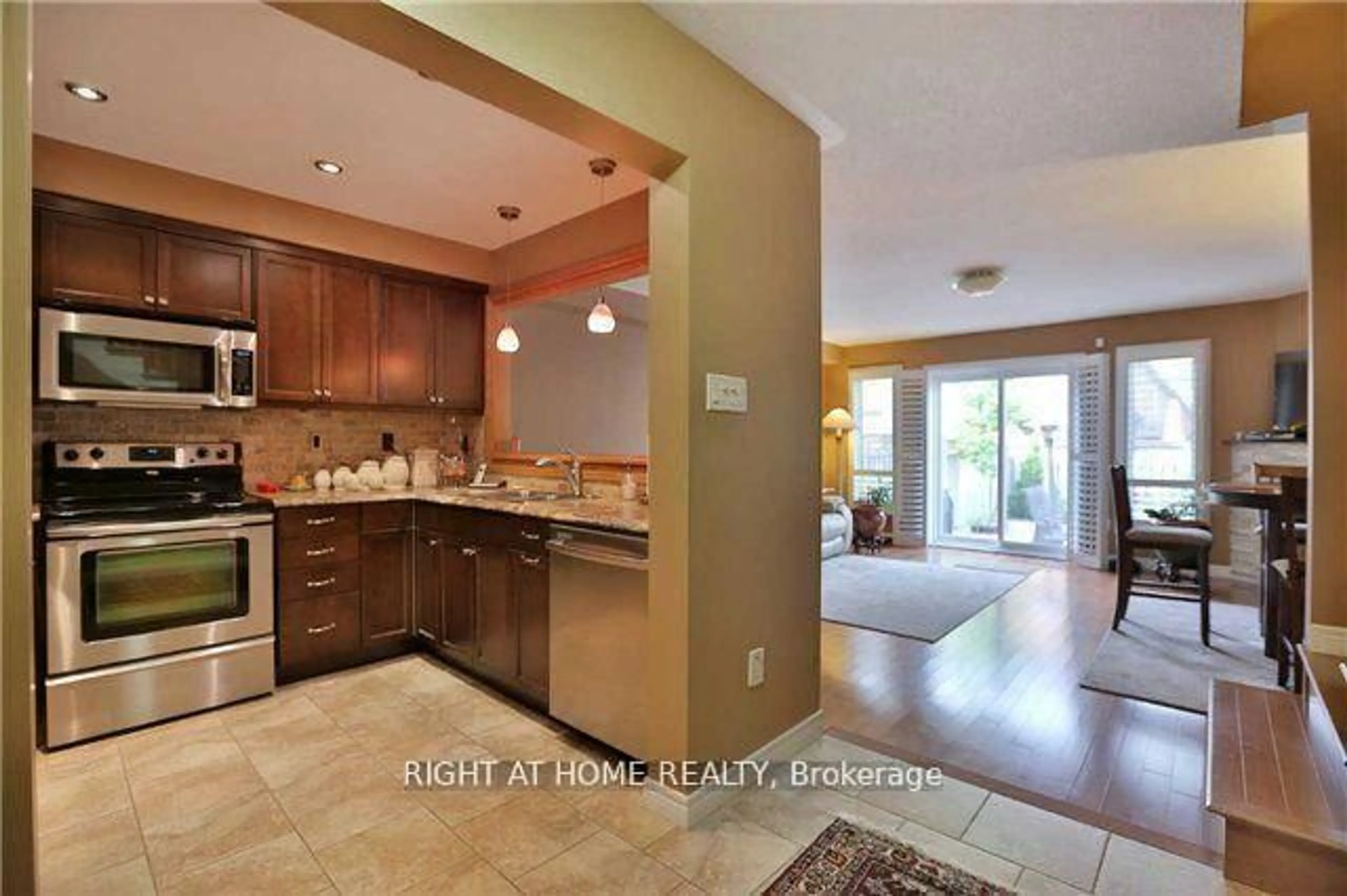 Open concept kitchen, ceramic/tile floor for 5162 Falconcrest Dr, Burlington Ontario L7L 6K6