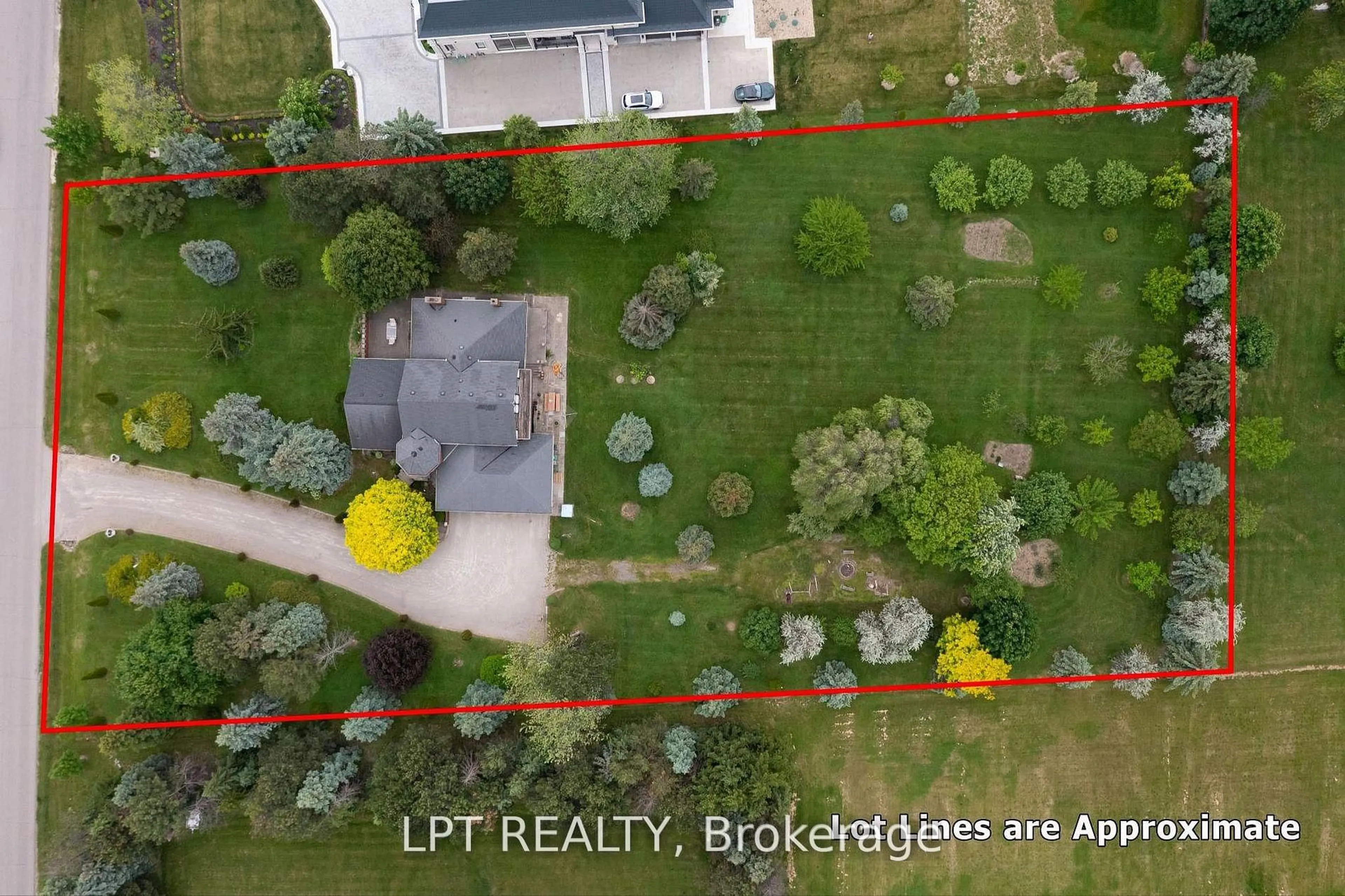 A pic from outside/outdoor area/front of a property/back of a property/a pic from drone, street for 6 Fenton Way, Brampton Ontario L6P 0P5