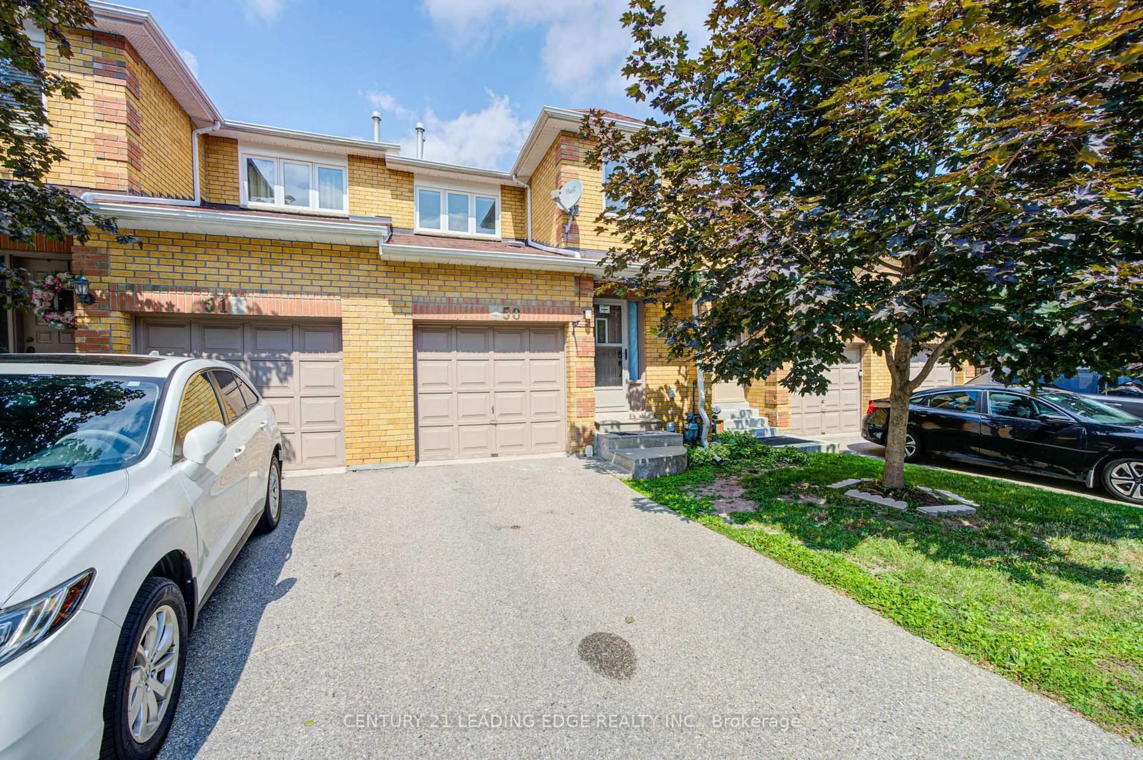 A pic from outside/outdoor area/front of a property/back of a property/a pic from drone, street for 550 Steddick Crt #50, Mississauga Ontario L5R 3S8