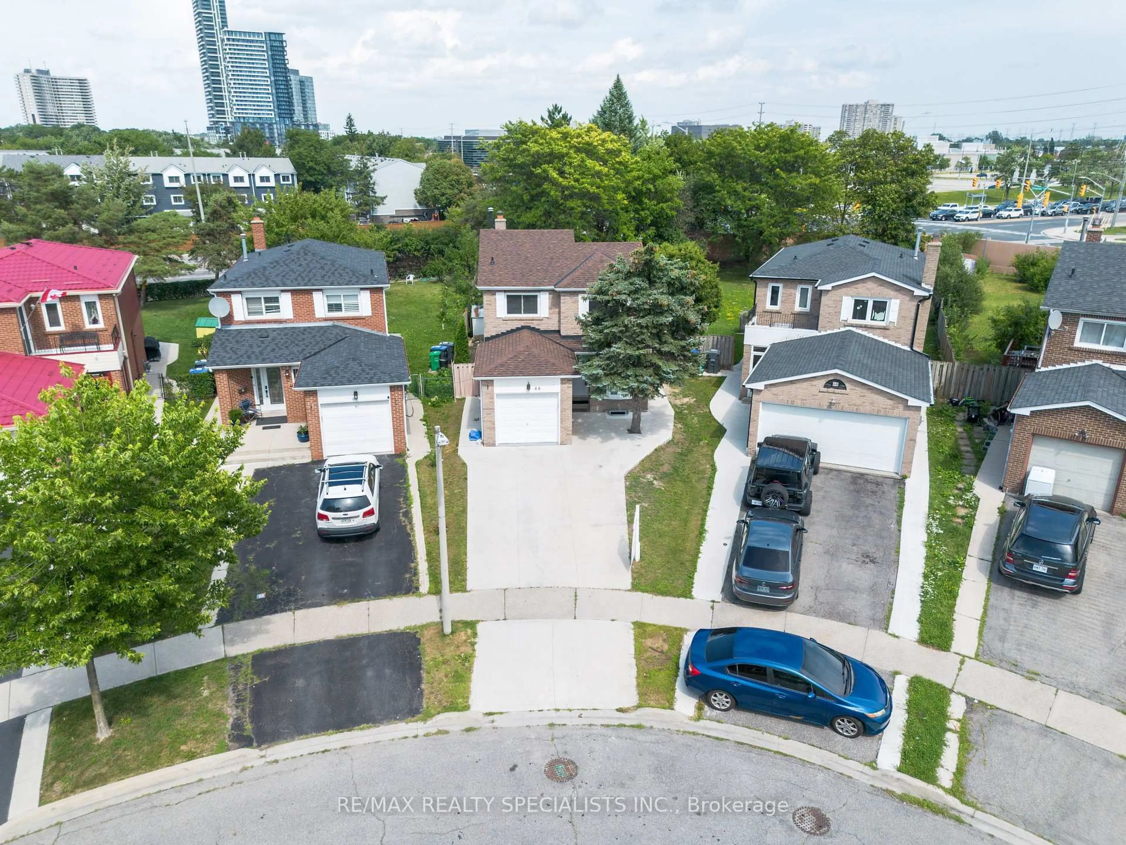 A pic from outside/outdoor area/front of a property/back of a property/a pic from drone, city buildings view from balcony for 66 Banting Cres, Brampton Ontario L6Y 2K9