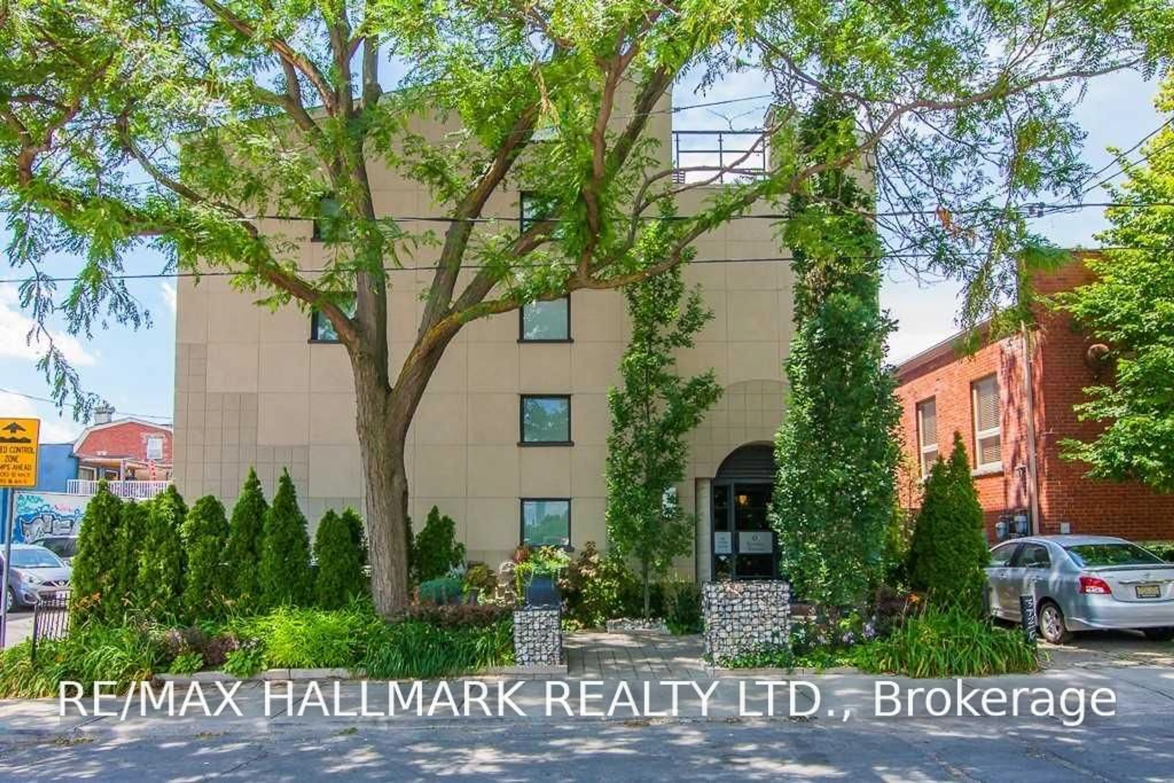 Home with brick exterior material, building for 6 Bartlett Ave #7, Toronto Ontario M6H 3E8
